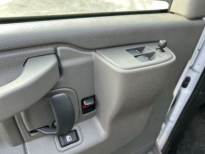 2025 Chevrolet Express Passenger 1LT