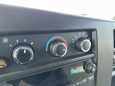 2025 Chevrolet Express Passenger 1LT