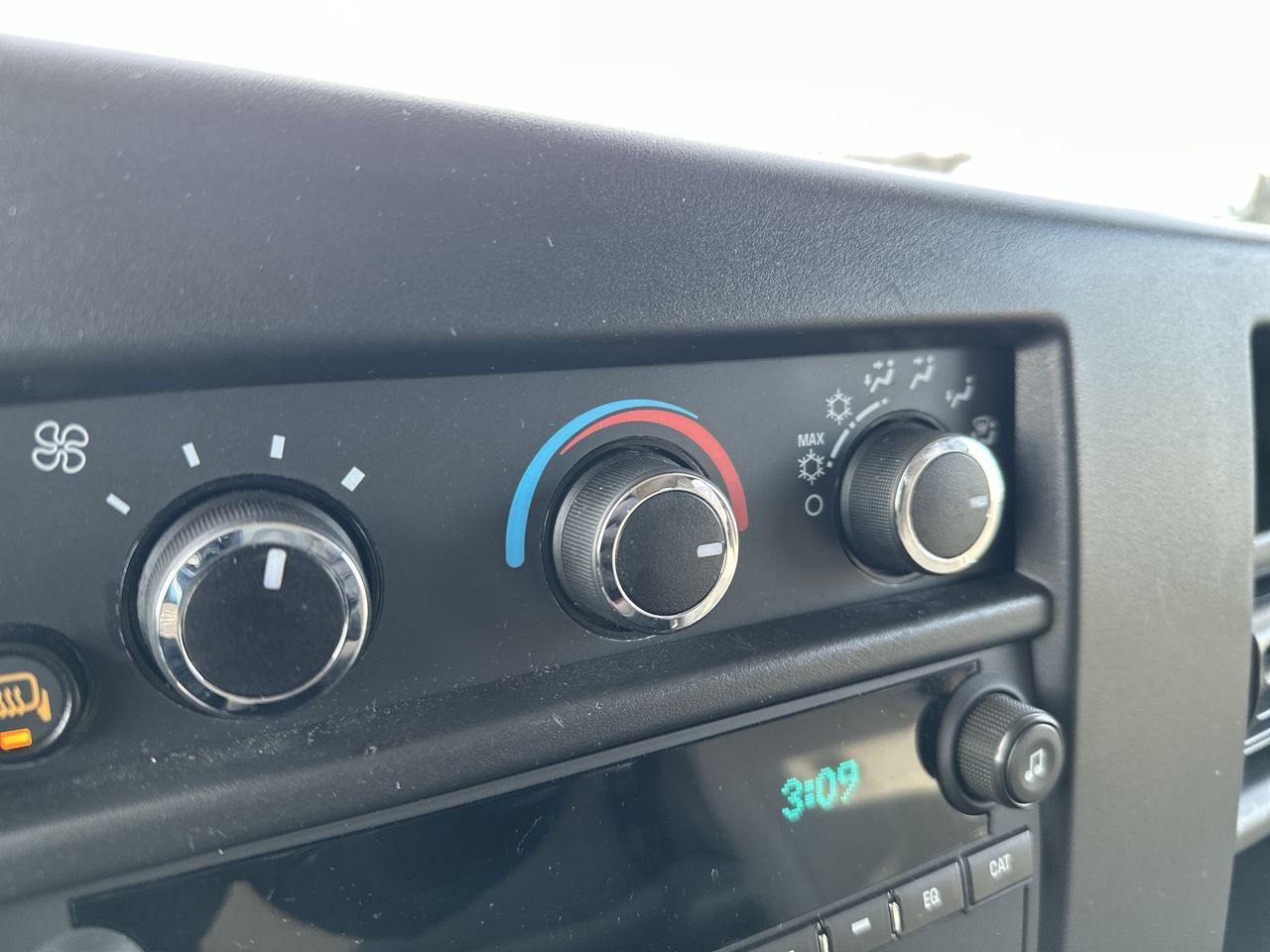 2025 Chevrolet Express Passenger 1LT