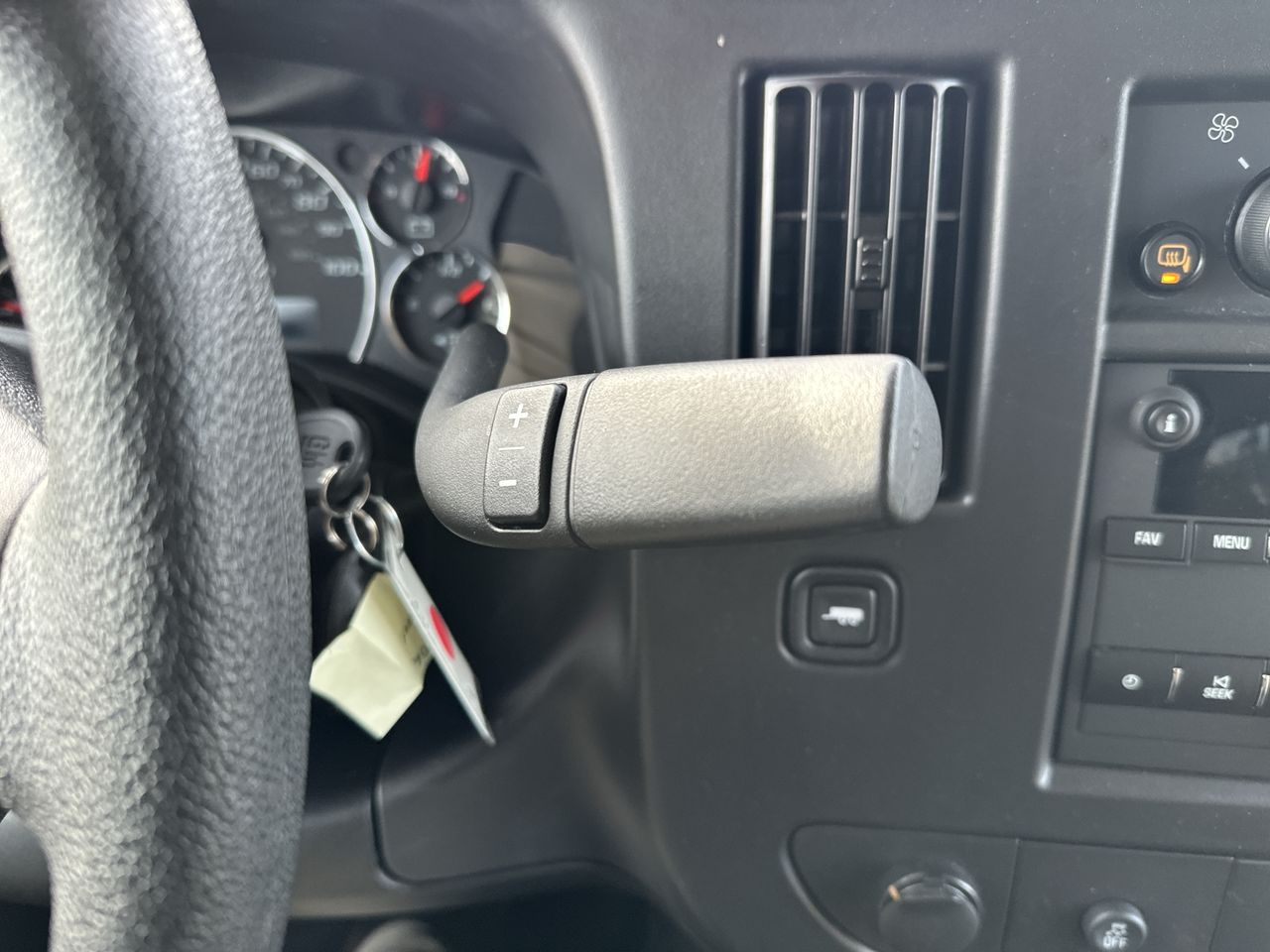 2025 Chevrolet Express Passenger 1LT