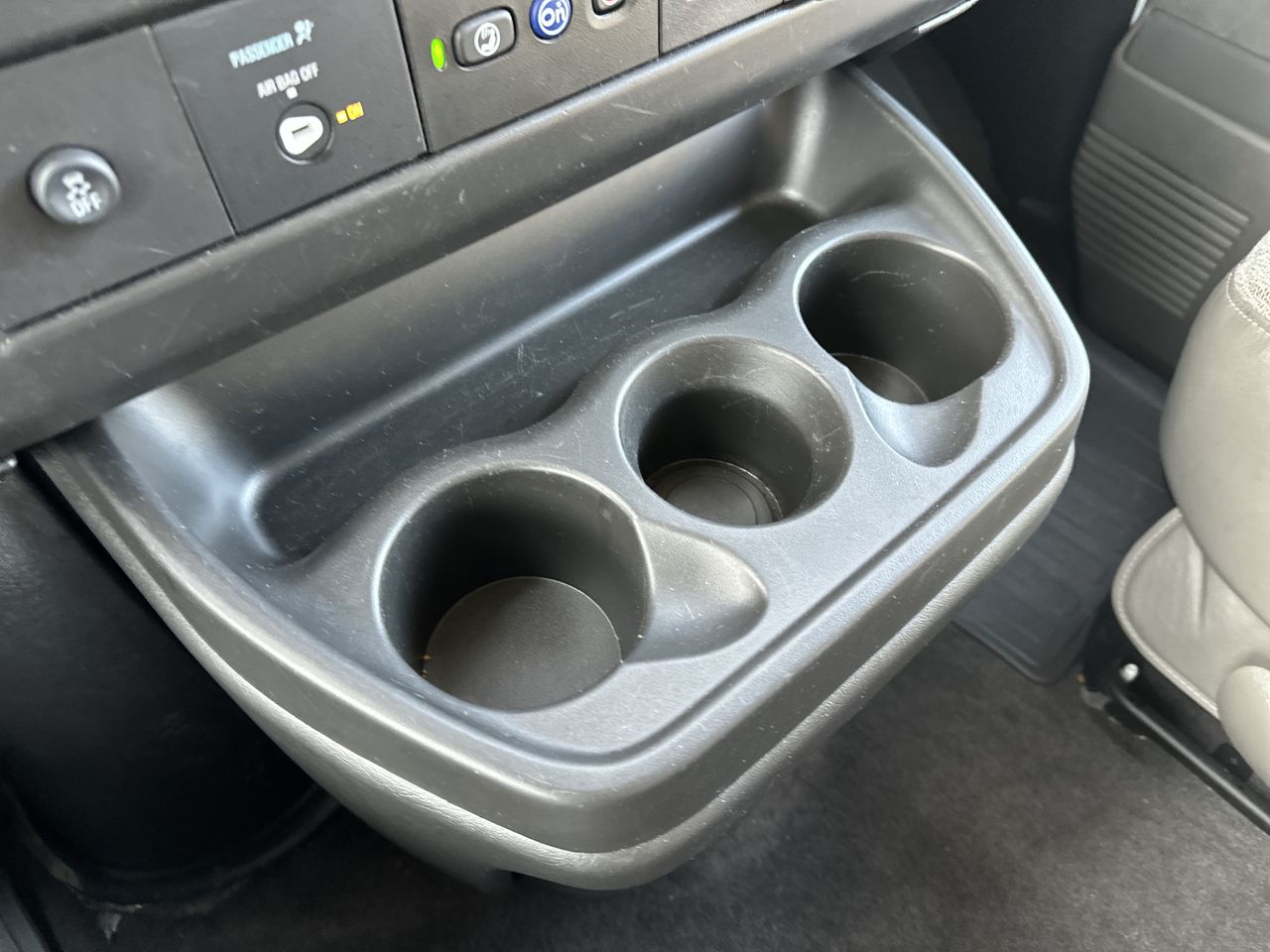 2025 Chevrolet Express Passenger 1LT