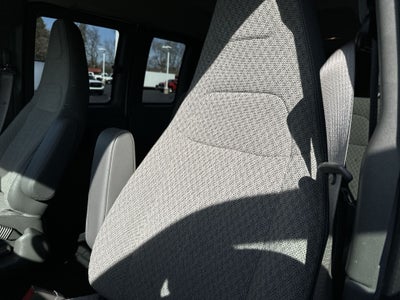 2025 Chevrolet Express Passenger 1LT