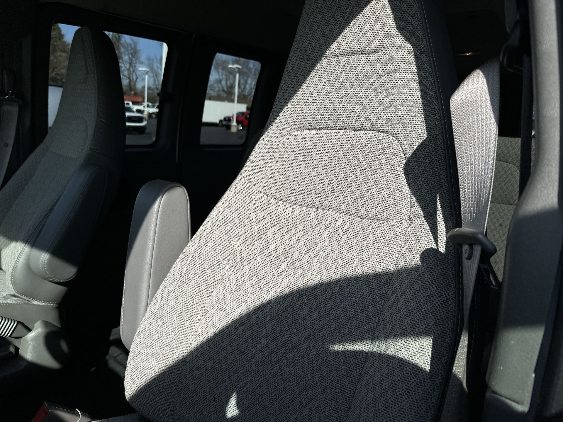 2025 Chevrolet Express Passenger 1LT