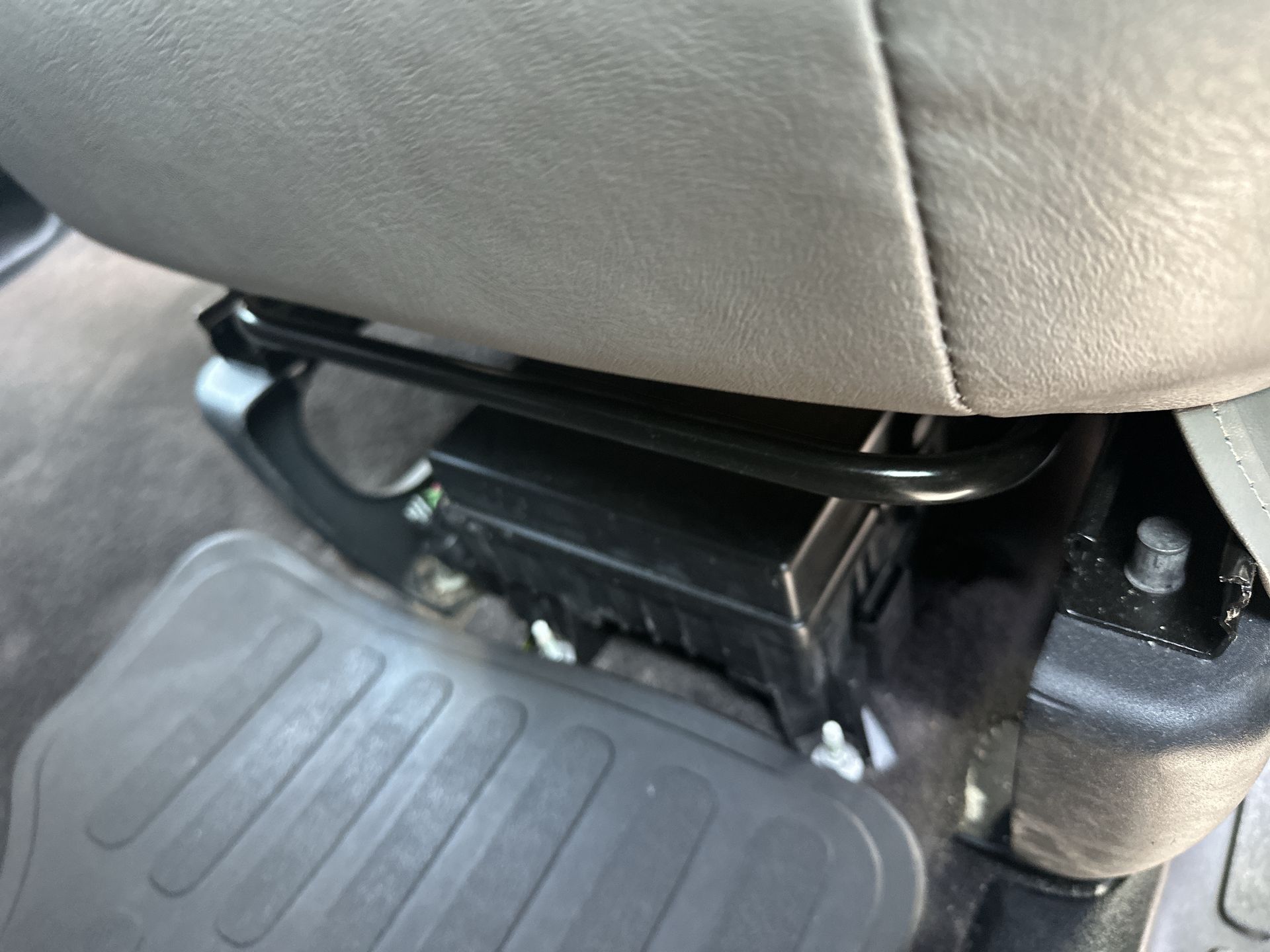 2025 Chevrolet Express Passenger 1LT