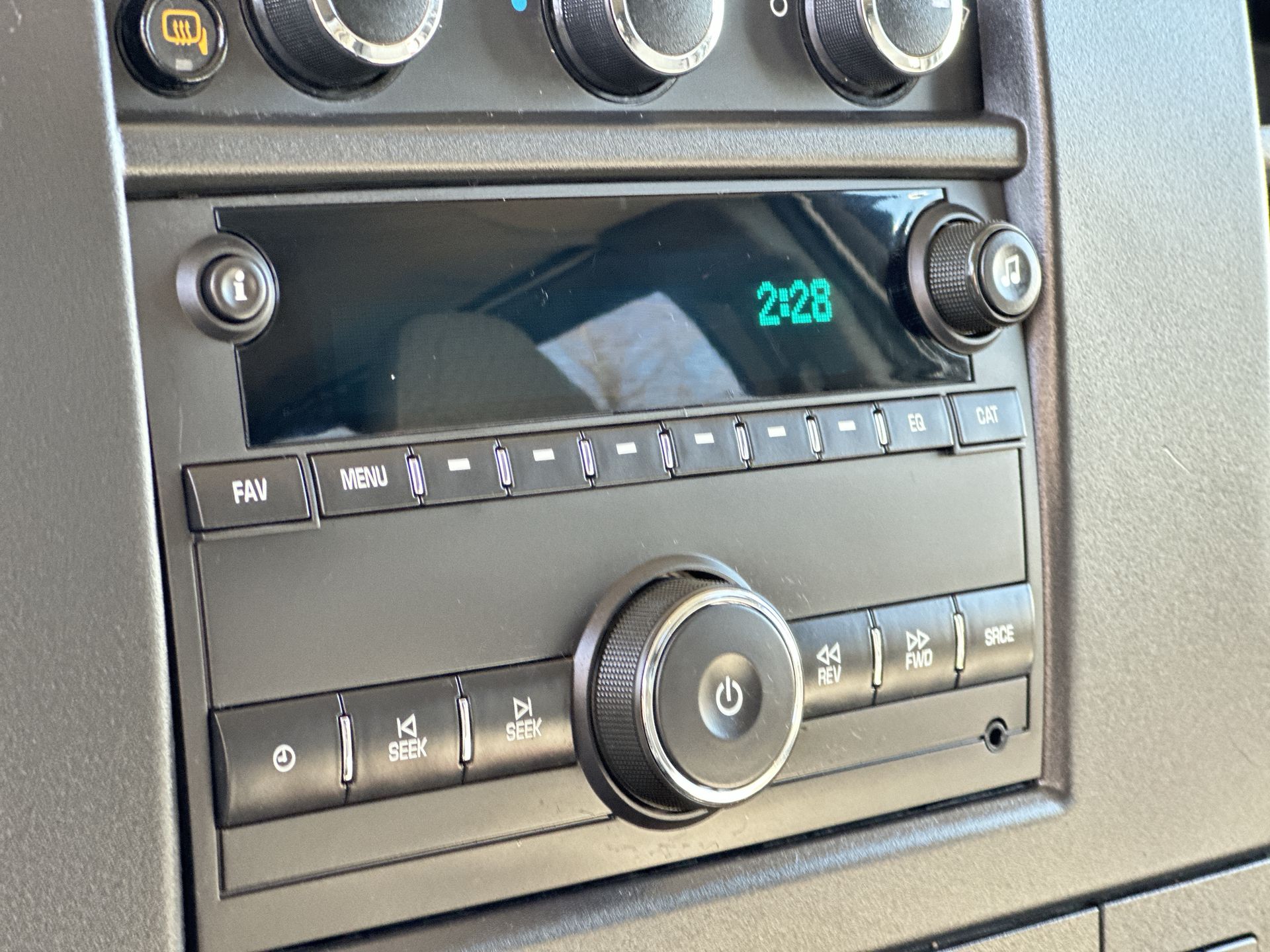 2025 Chevrolet Express Passenger 1LT