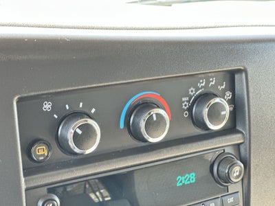 2025 Chevrolet Express Passenger 1LT