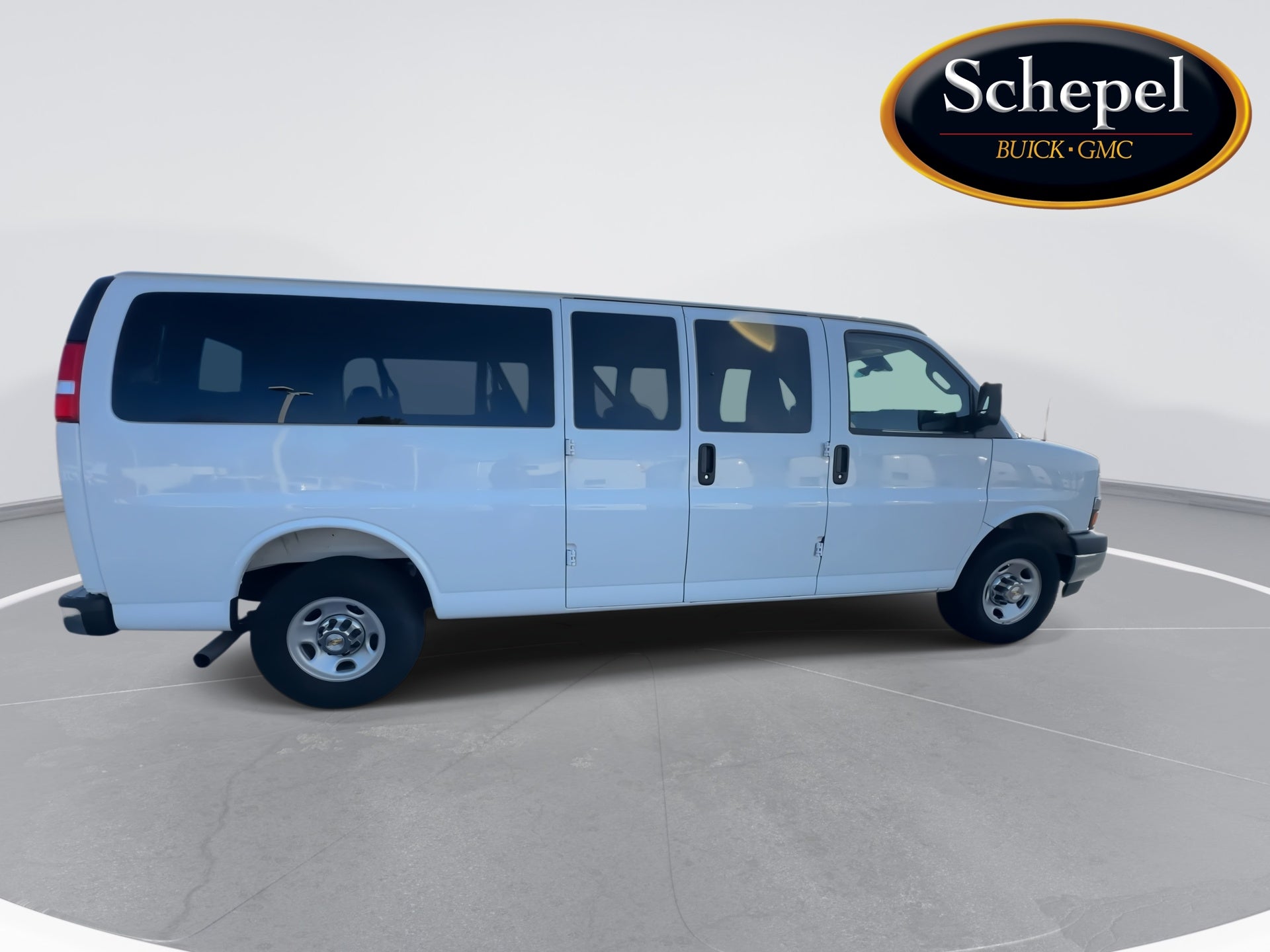 2025 Chevrolet Express Passenger 1LT