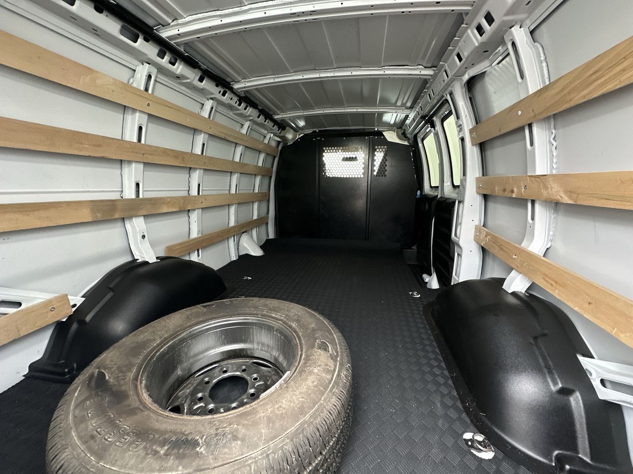 2024 Chevrolet Express Cargo 2500 WT