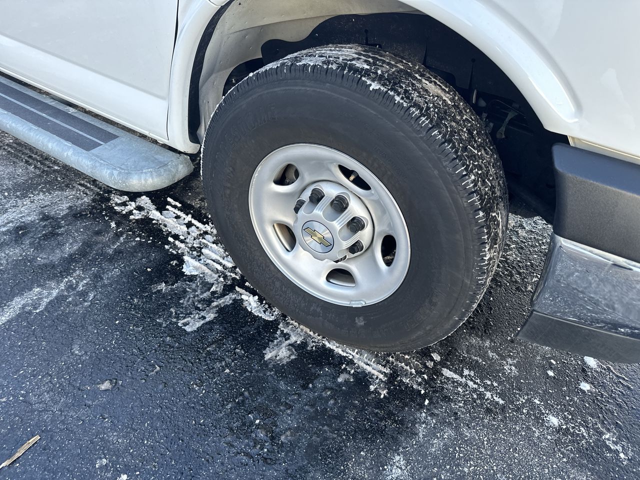 2024 Chevrolet Express Cargo 2500 WT