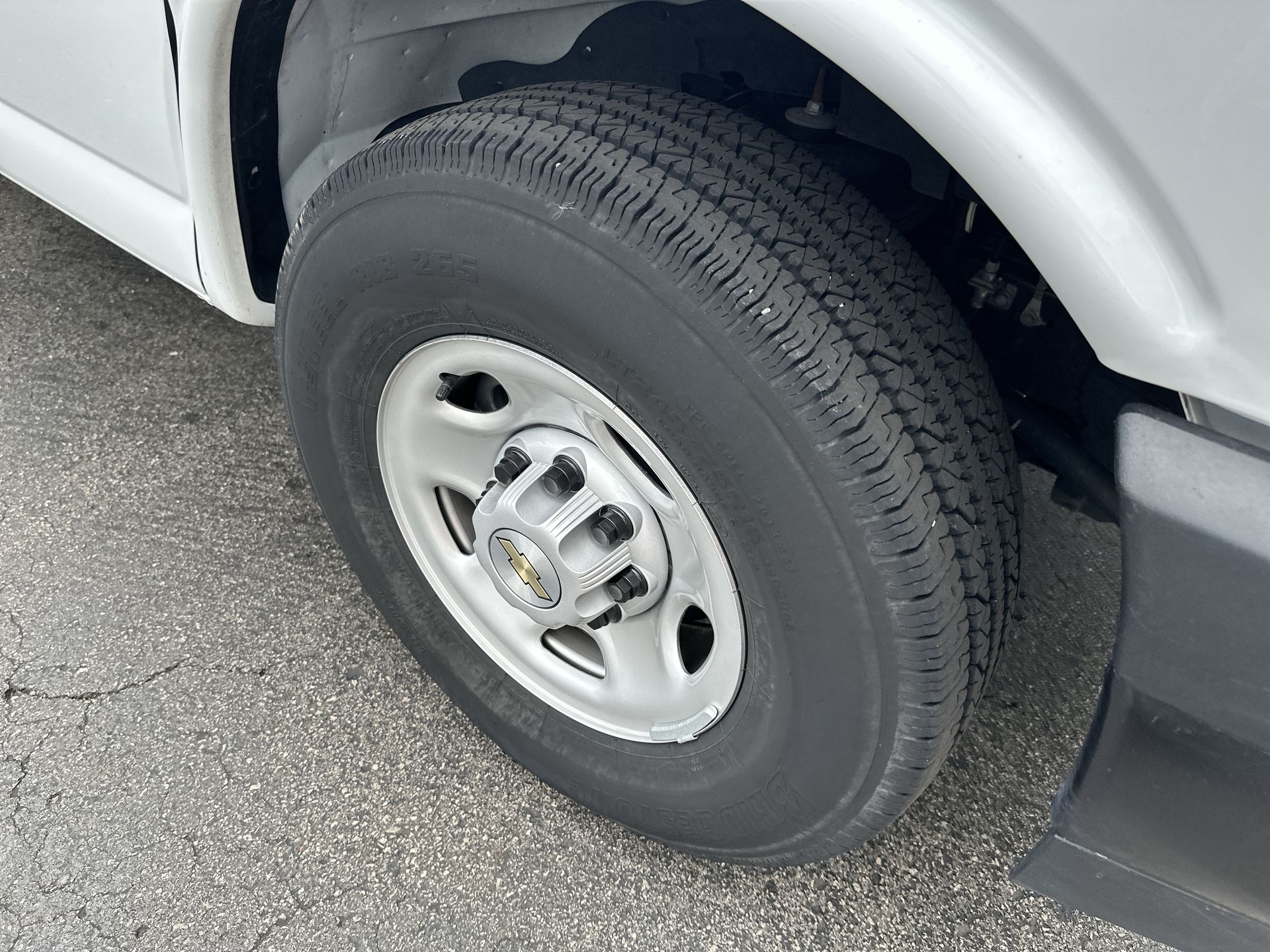 2025 Chevrolet Express Cargo WT