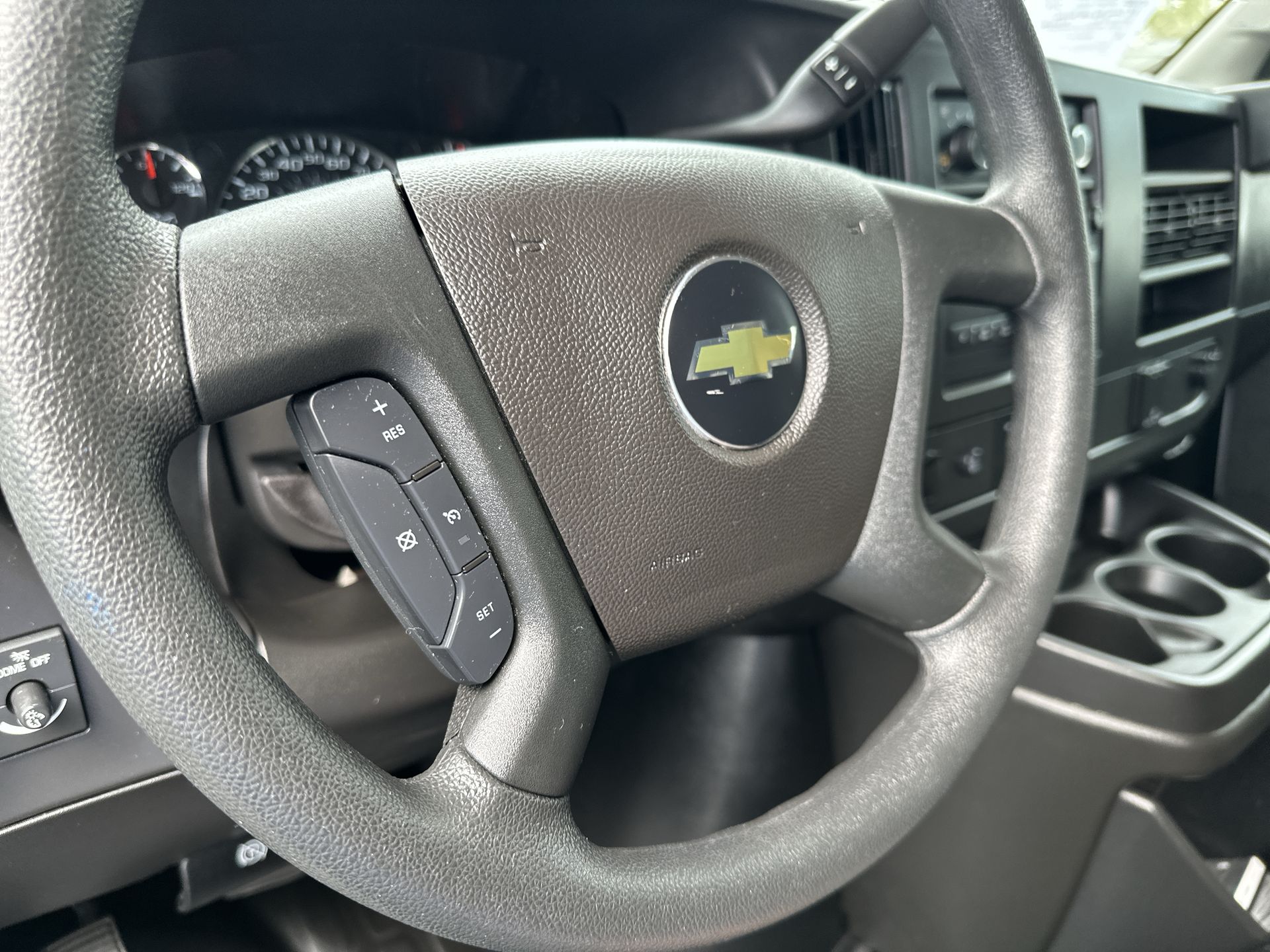 2025 Chevrolet Express Cargo WT