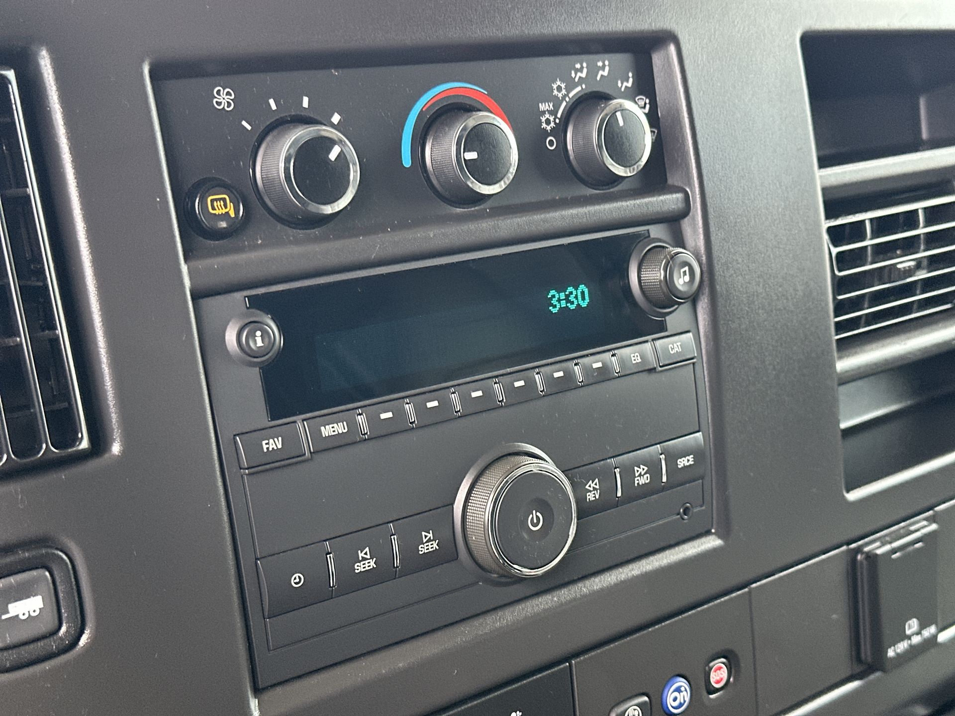 2025 Chevrolet Express Cargo WT