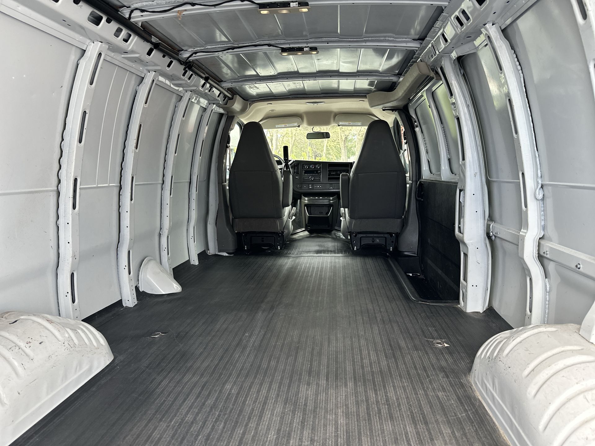 2025 Chevrolet Express Cargo WT