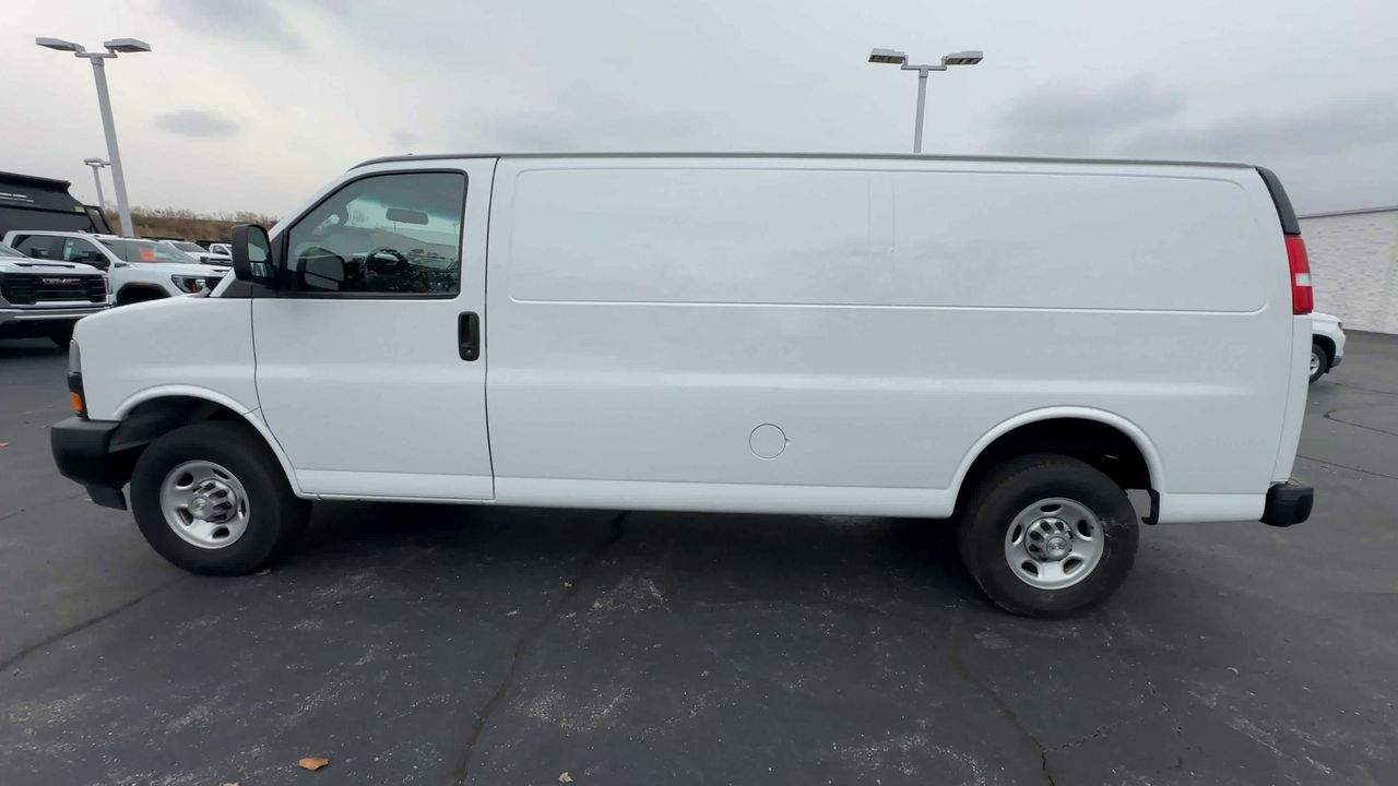 2022 Chevrolet Express Cargo 2500 WT