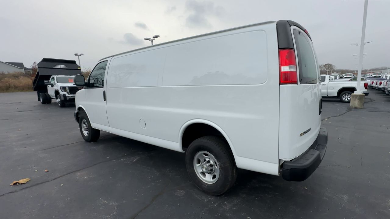 2022 Chevrolet Express Cargo 2500 WT