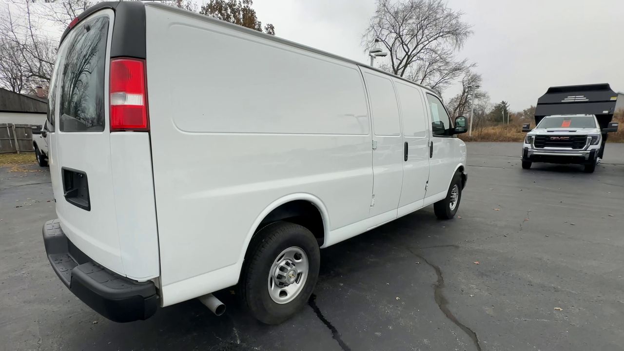 2022 Chevrolet Express Cargo 2500 WT