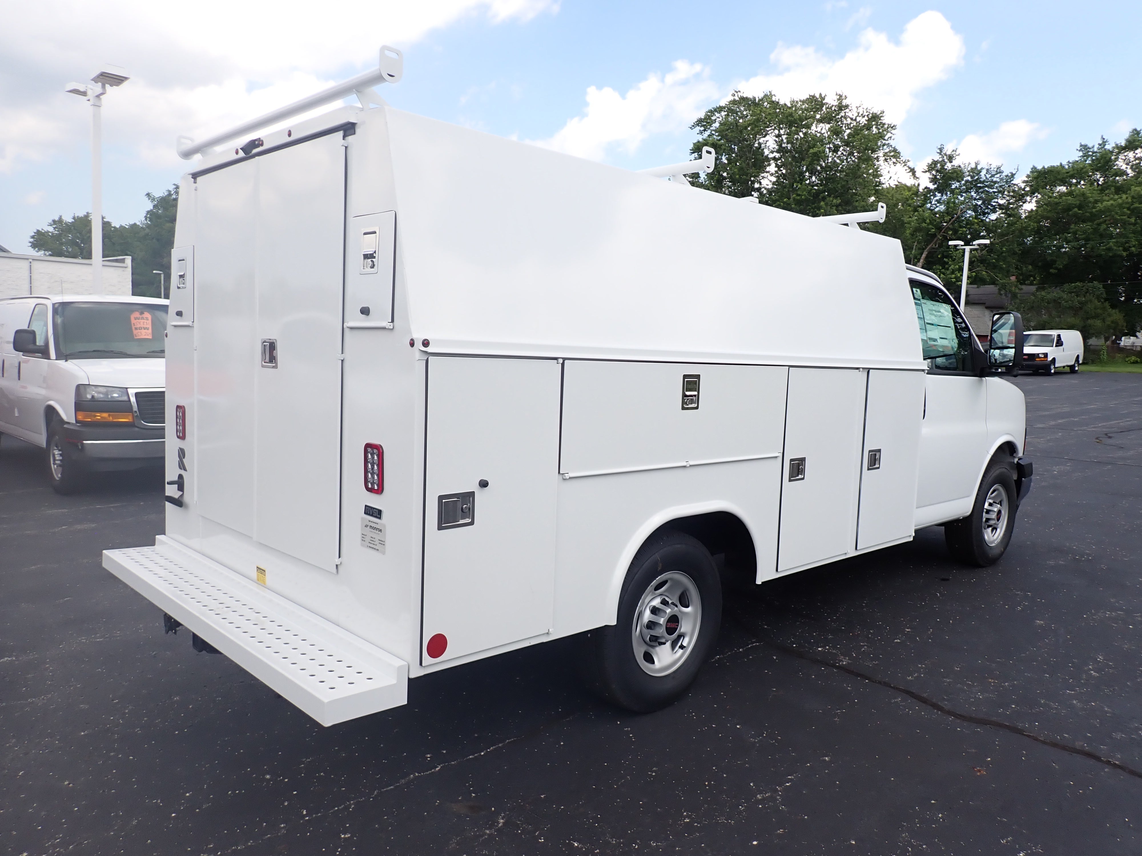 2026 GMC Savana Cutaway 3500 1WT