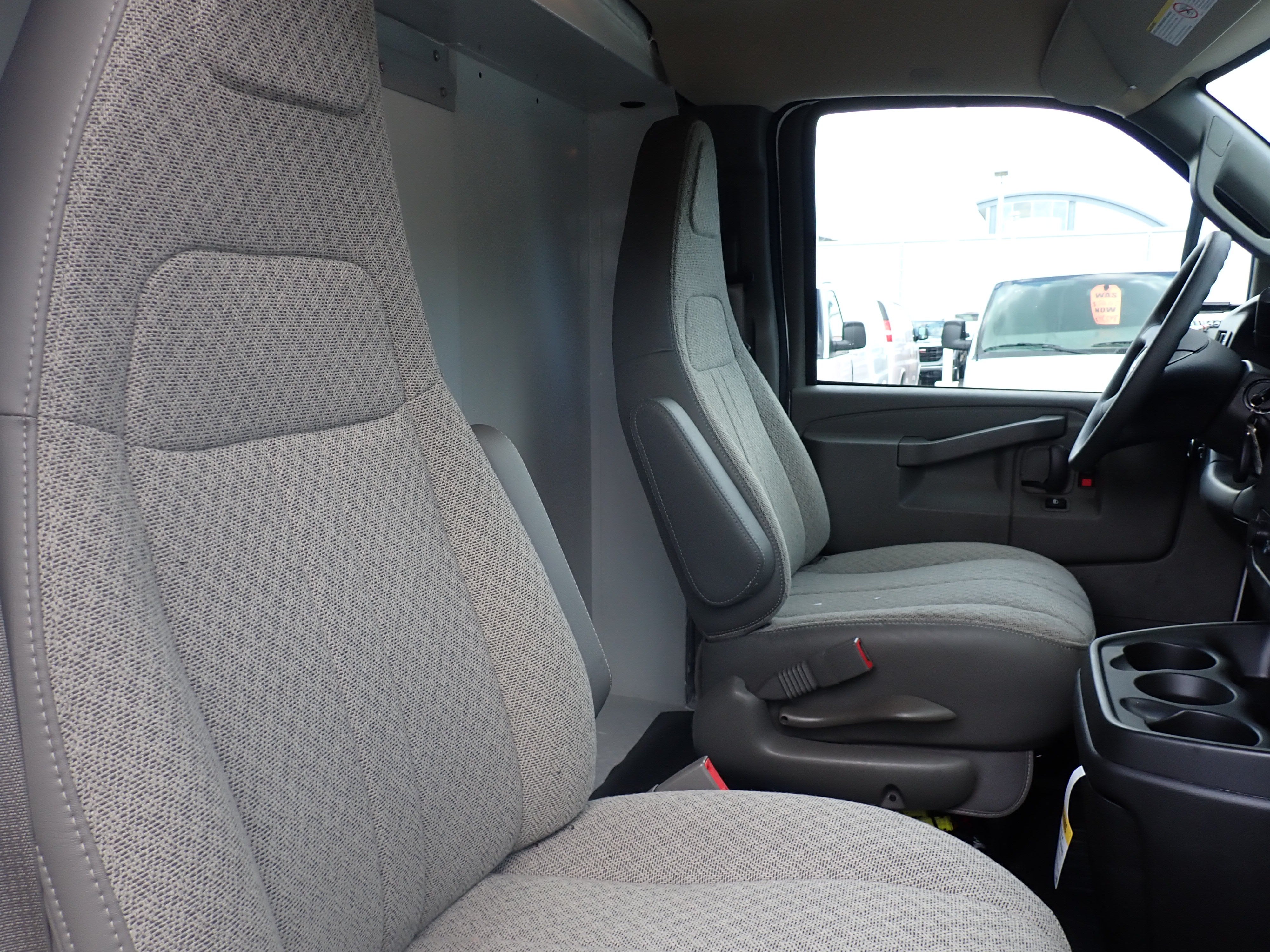 2026 GMC Savana Cutaway 3500 1WT