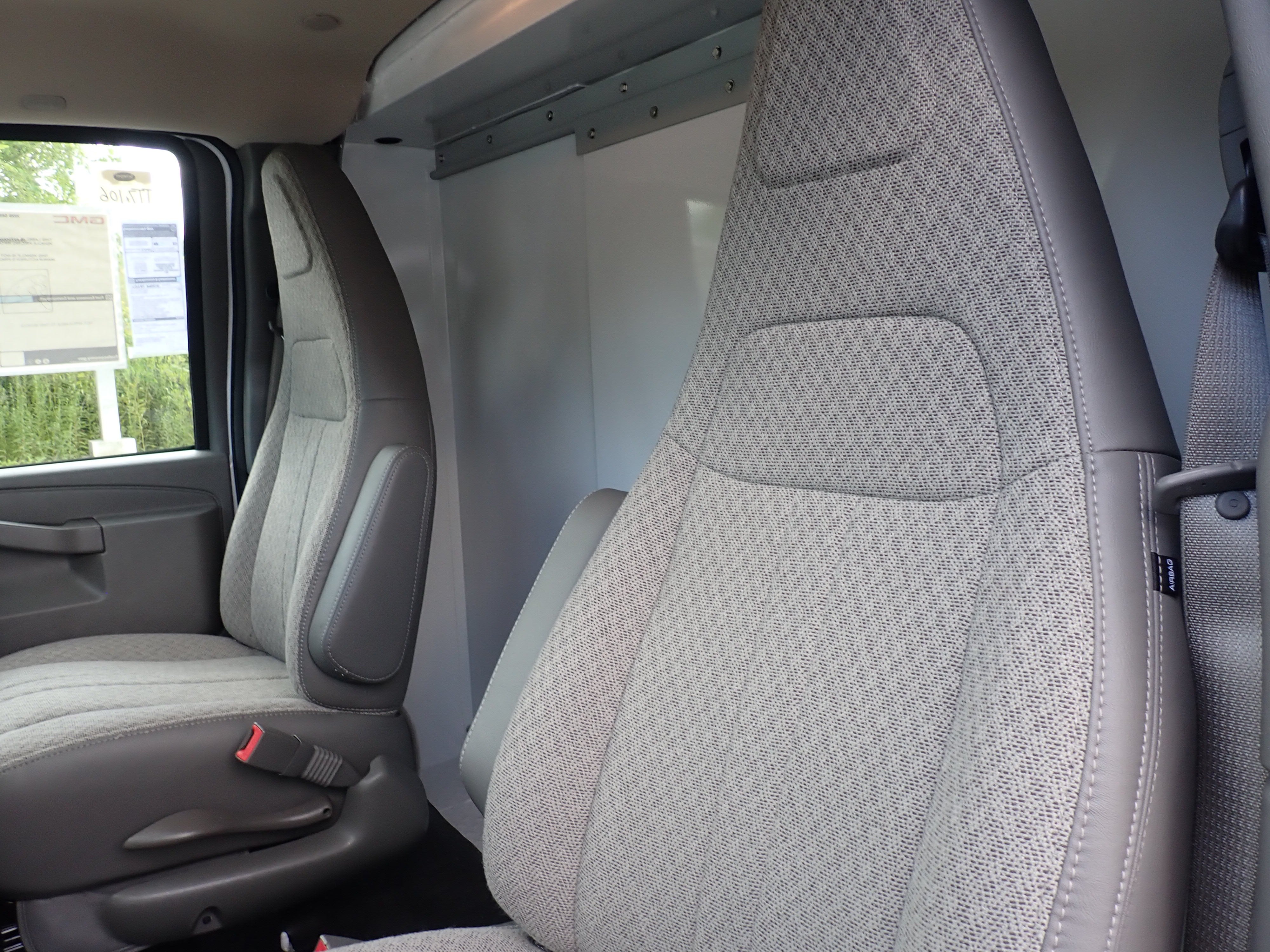 2026 GMC Savana Cutaway 3500 1WT
