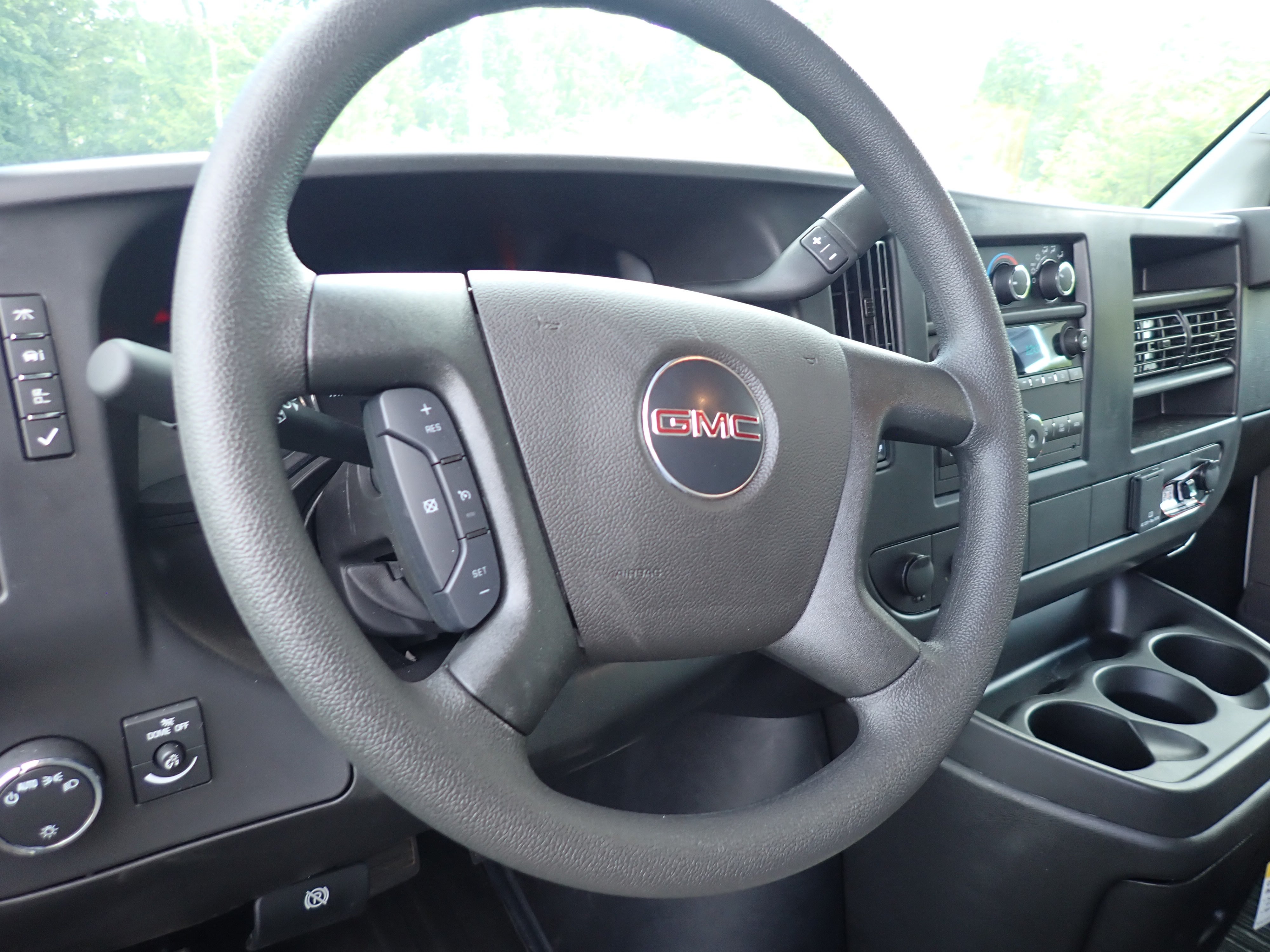 2026 GMC Savana Cutaway 3500 1WT