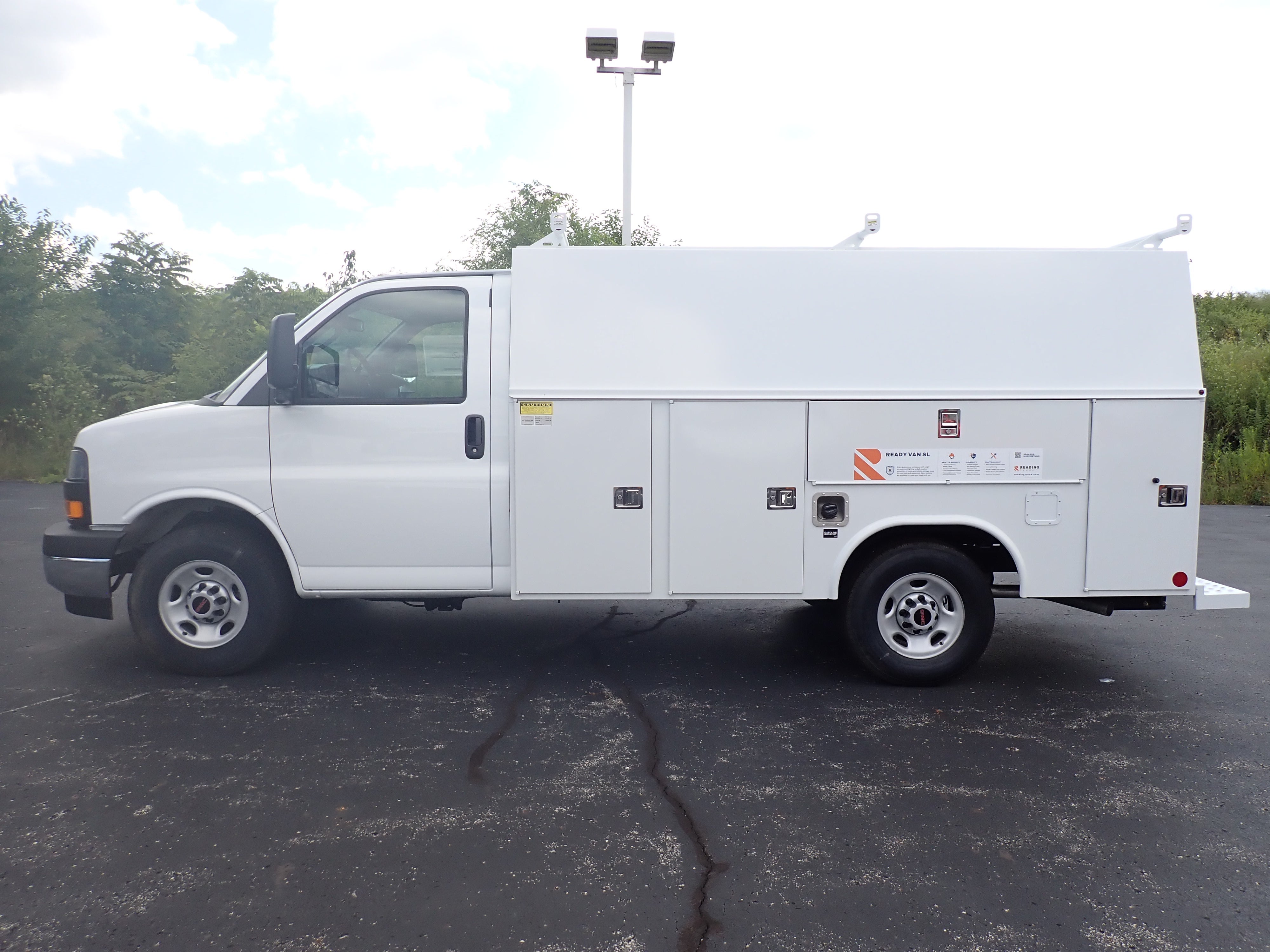 2026 GMC Savana Cutaway 3500 1WT