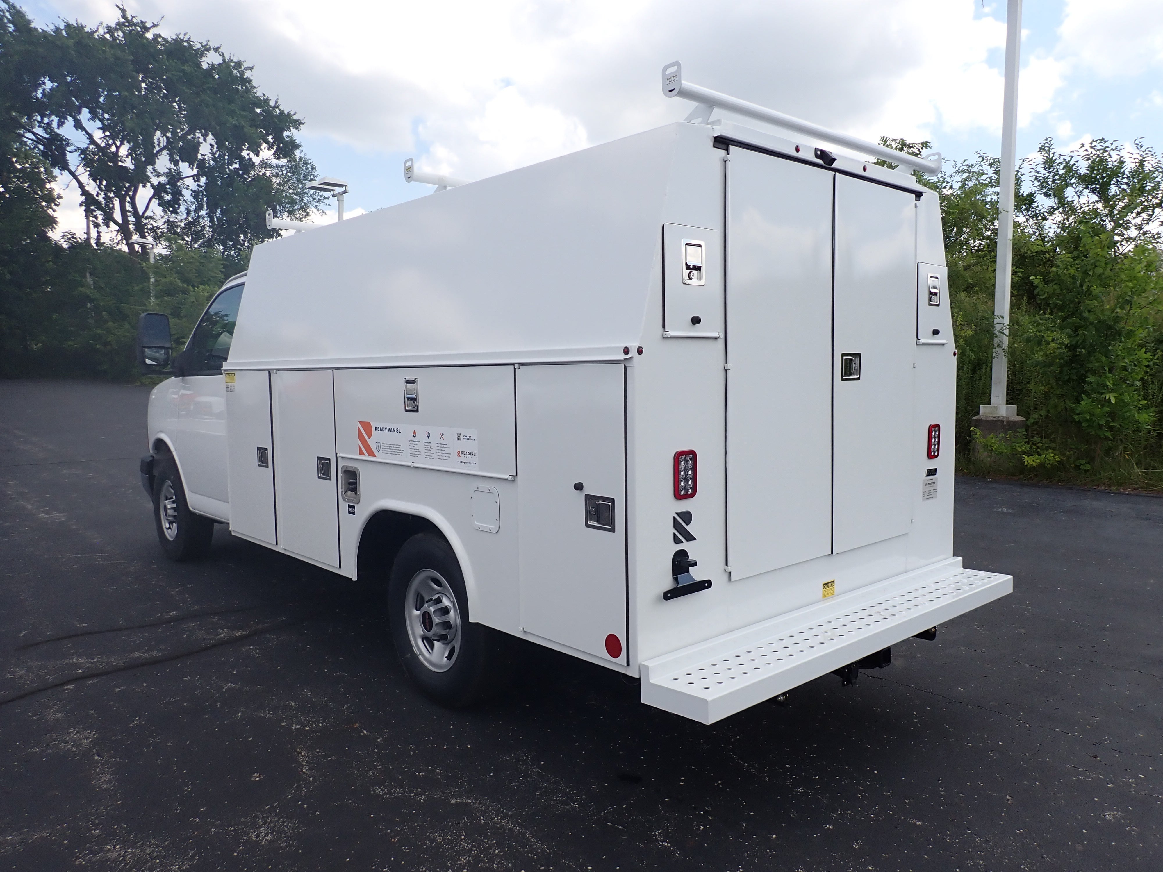 2026 GMC Savana Cutaway 3500 1WT