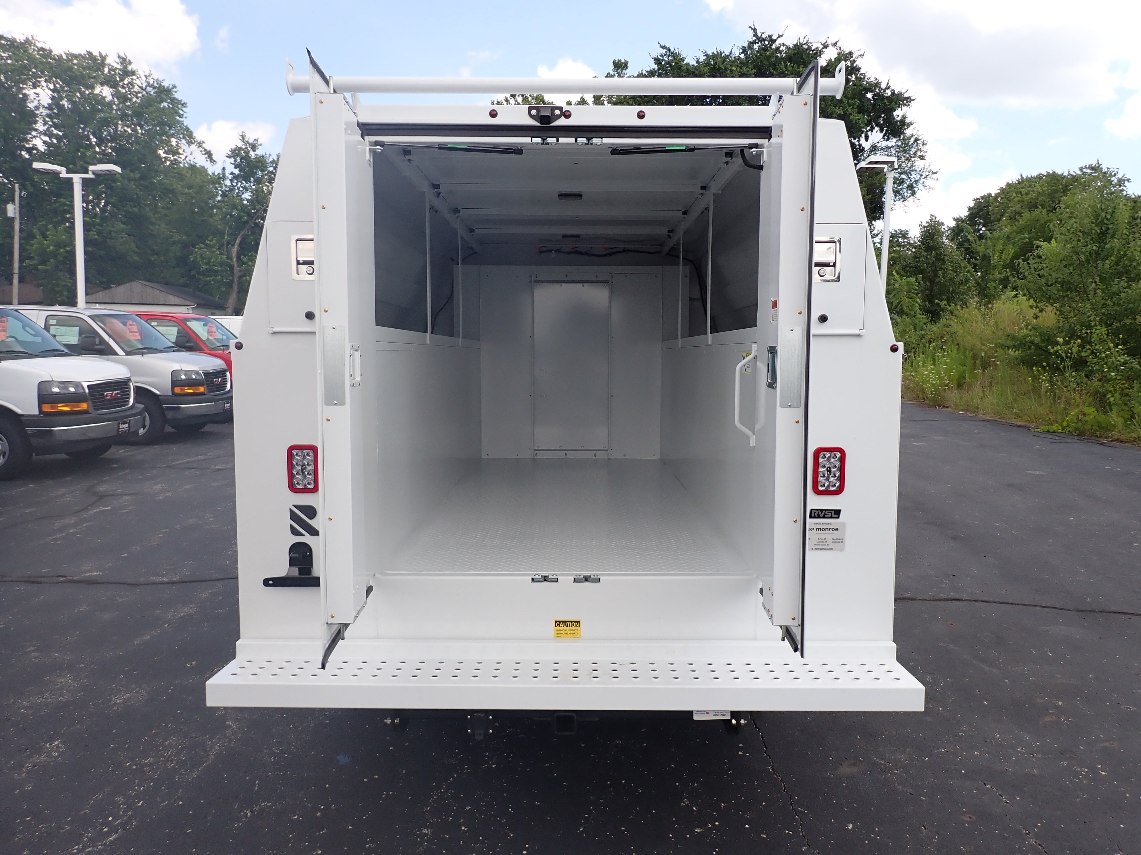 2026 GMC Savana Cutaway 3500 1WT