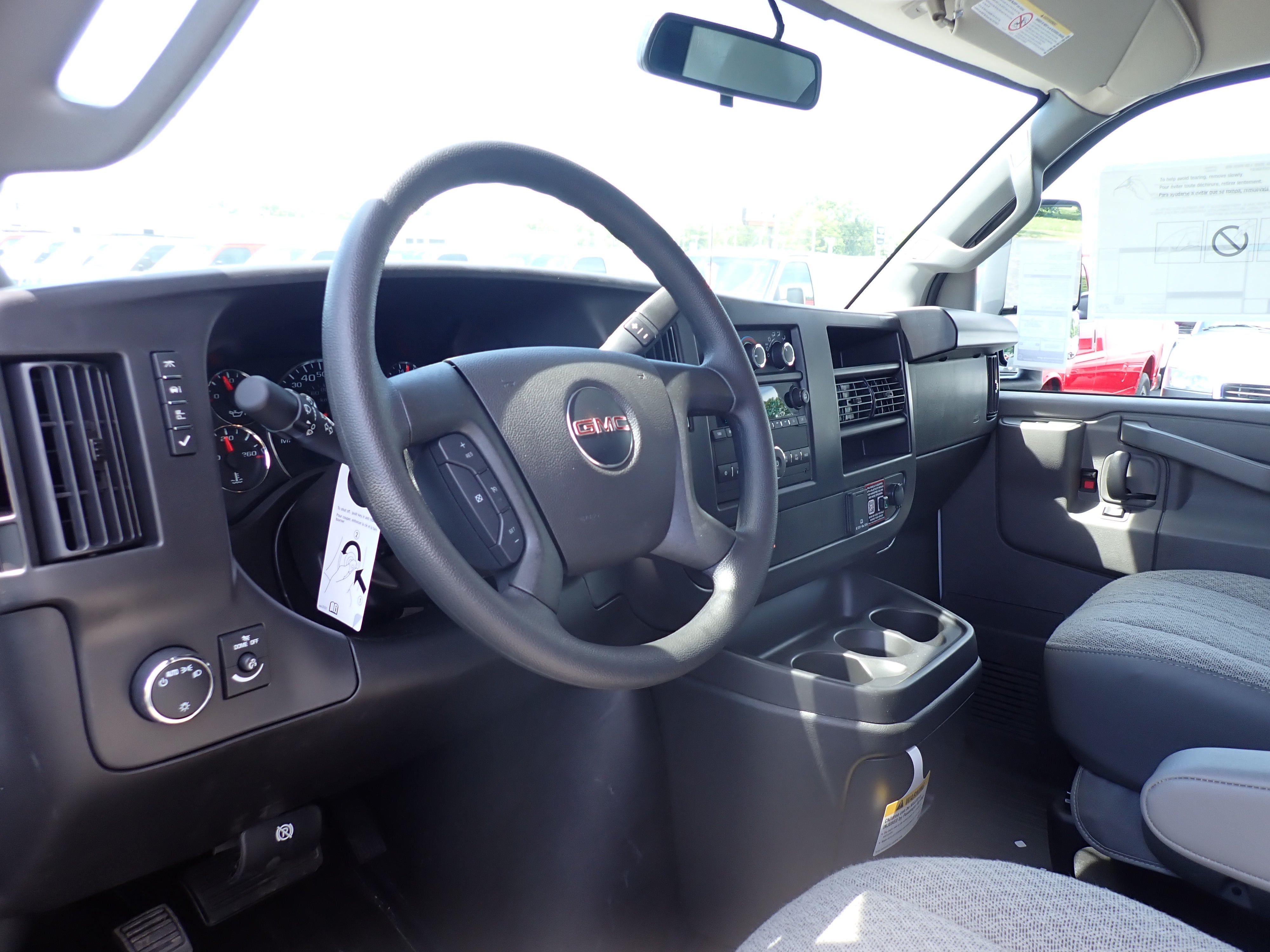 2026 GMC Savana Cutaway 3500 1WT