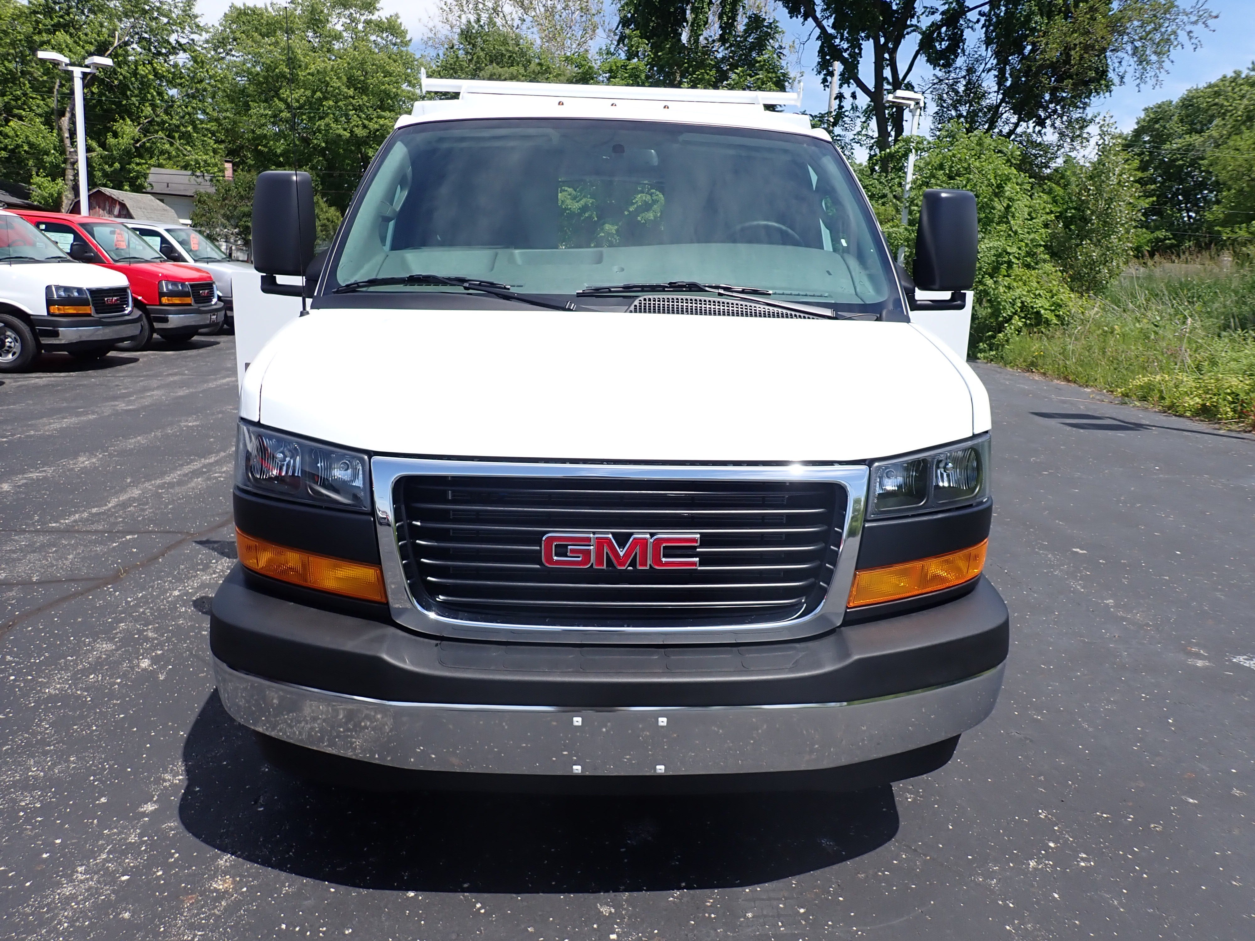 2026 GMC Savana Cutaway 3500 1WT