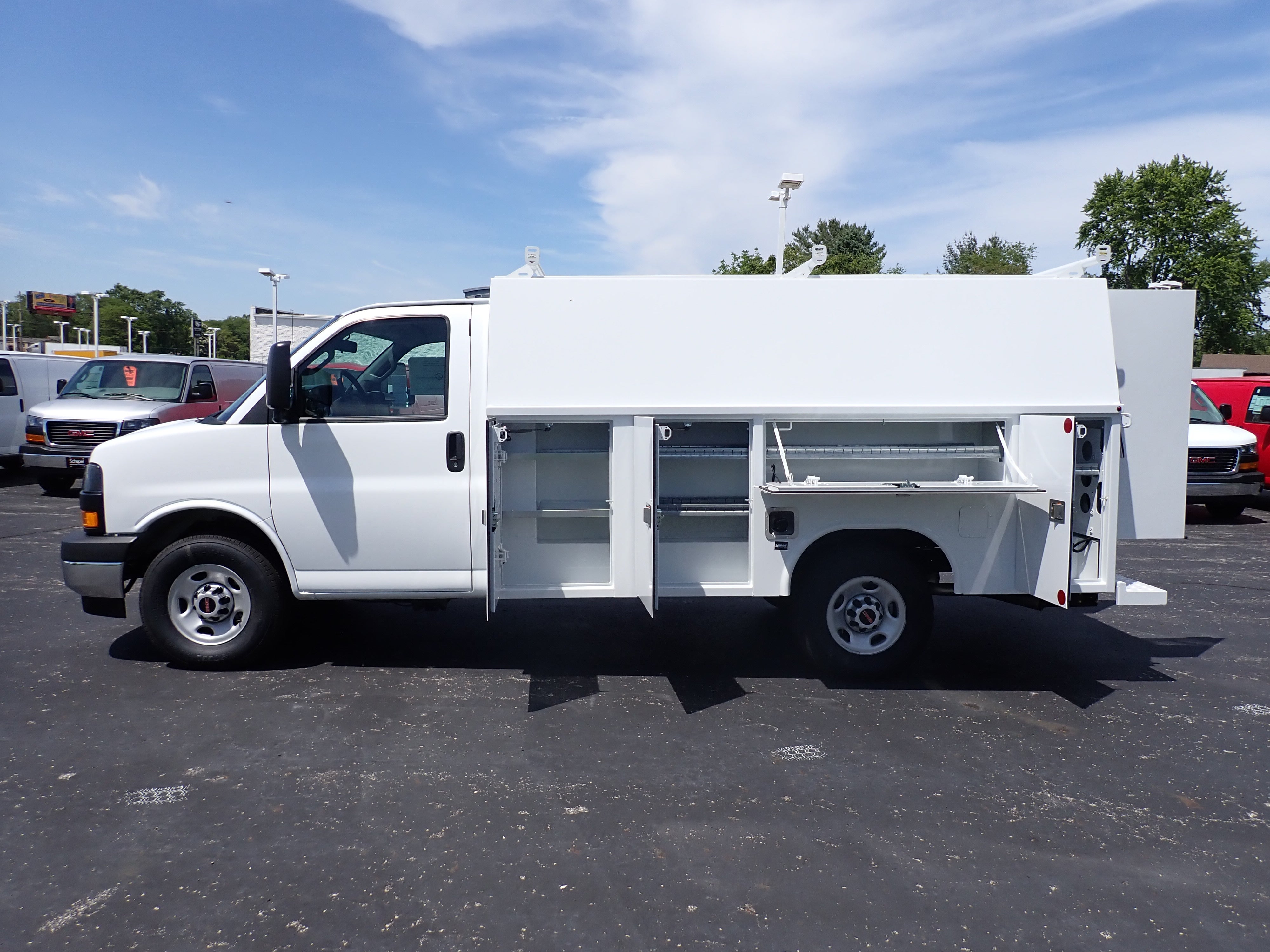2026 GMC Savana Cutaway 3500 1WT