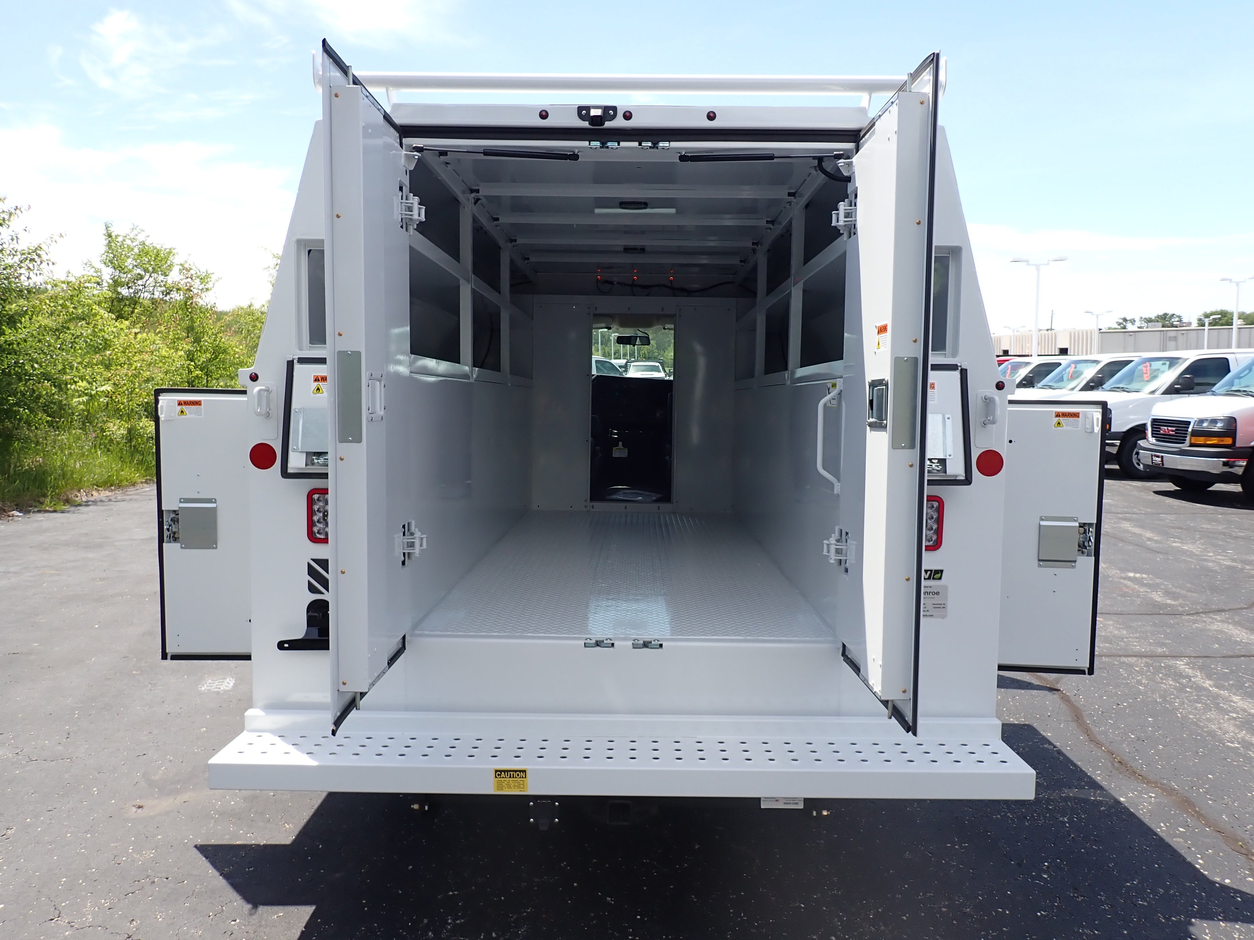 2026 GMC Savana Cutaway 3500 1WT