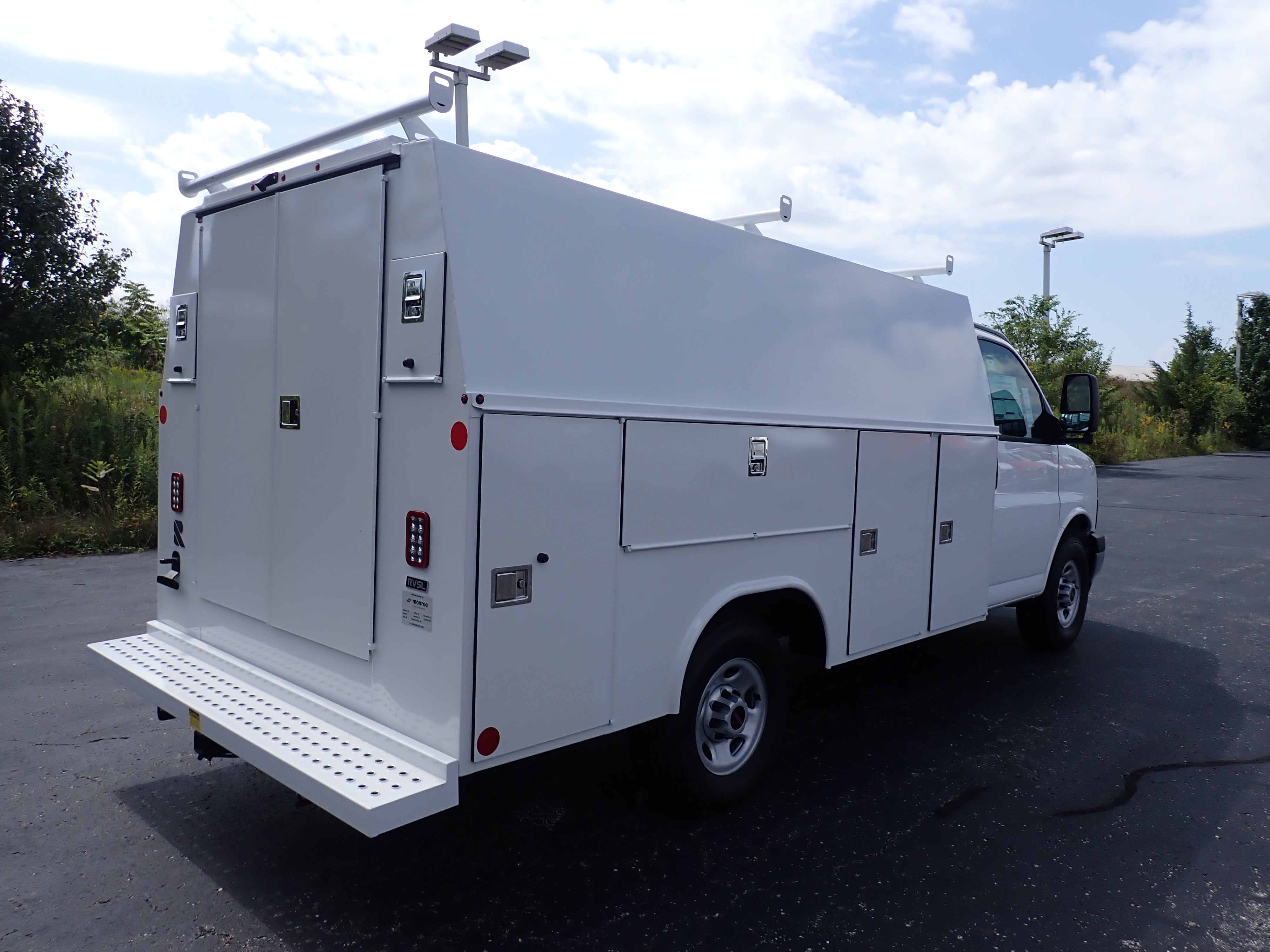 2026 GMC Savana Cutaway 3500 1WT