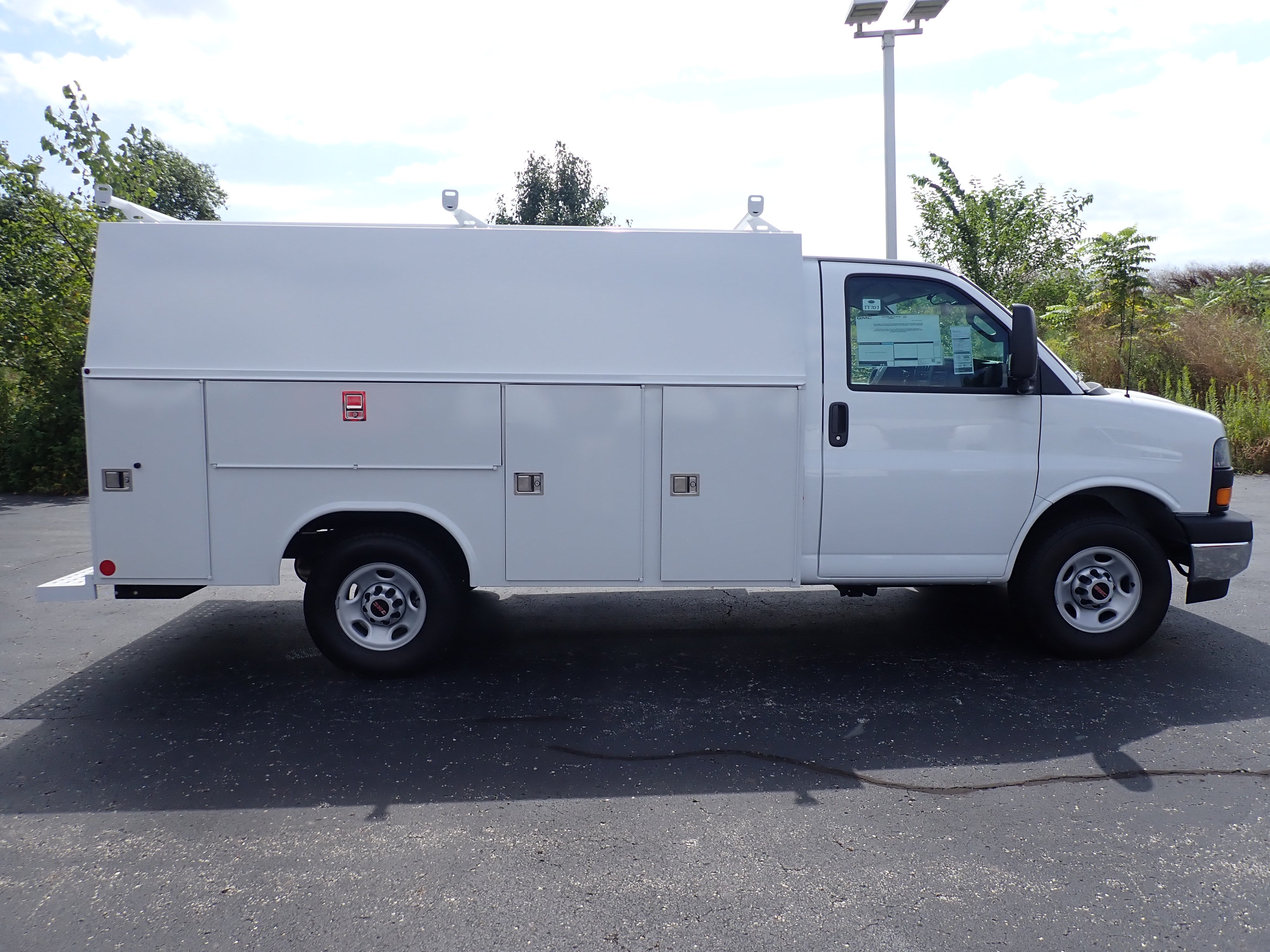 2026 GMC Savana Cutaway 3500 1WT