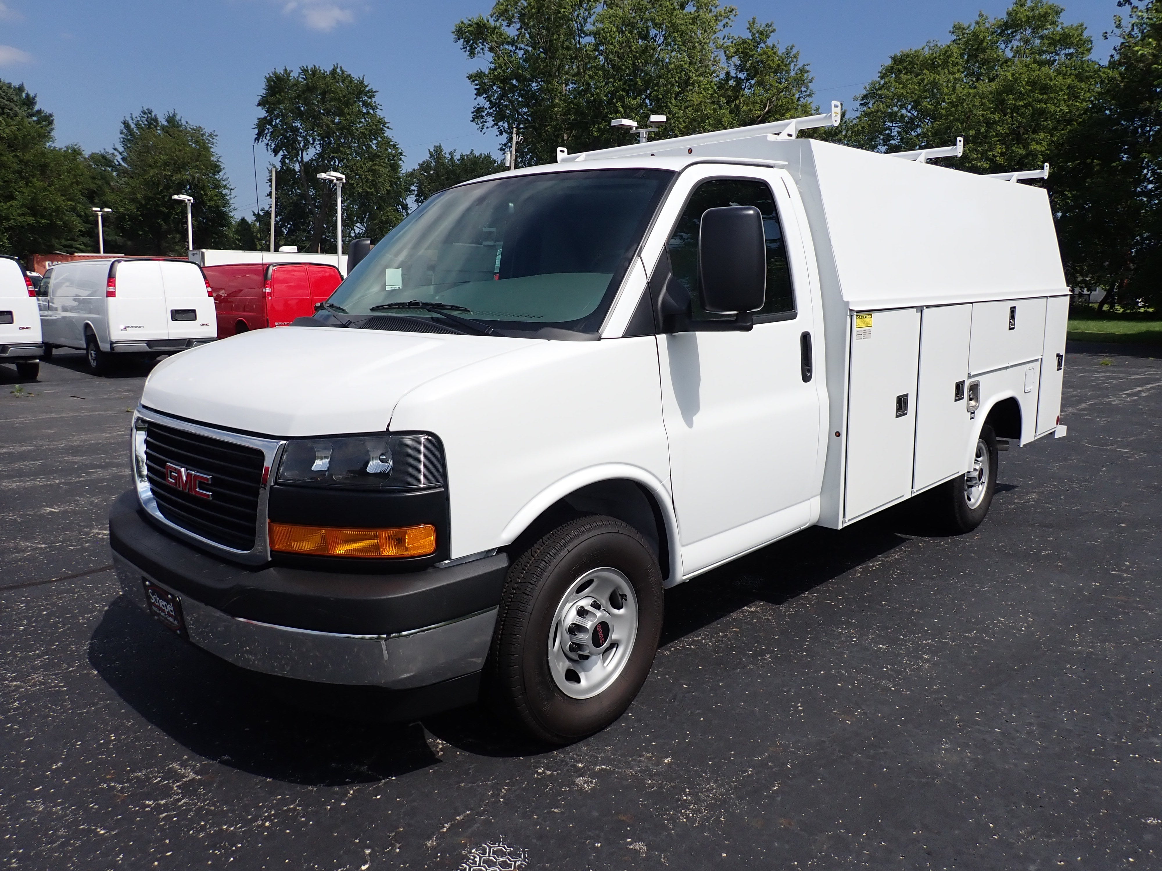 2026 GMC Savana Cutaway 3500 1WT