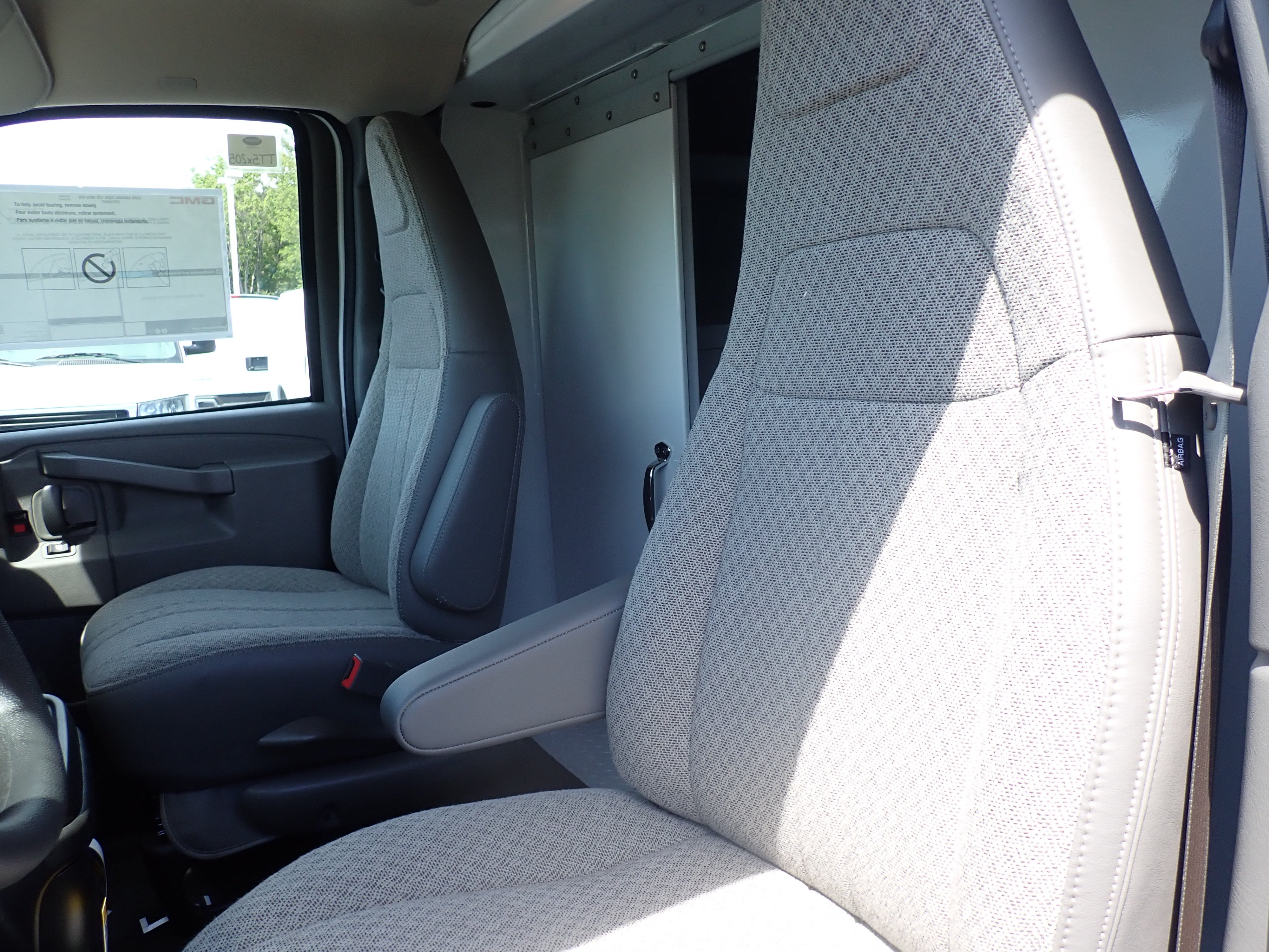 2026 GMC Savana Cutaway 3500 1WT