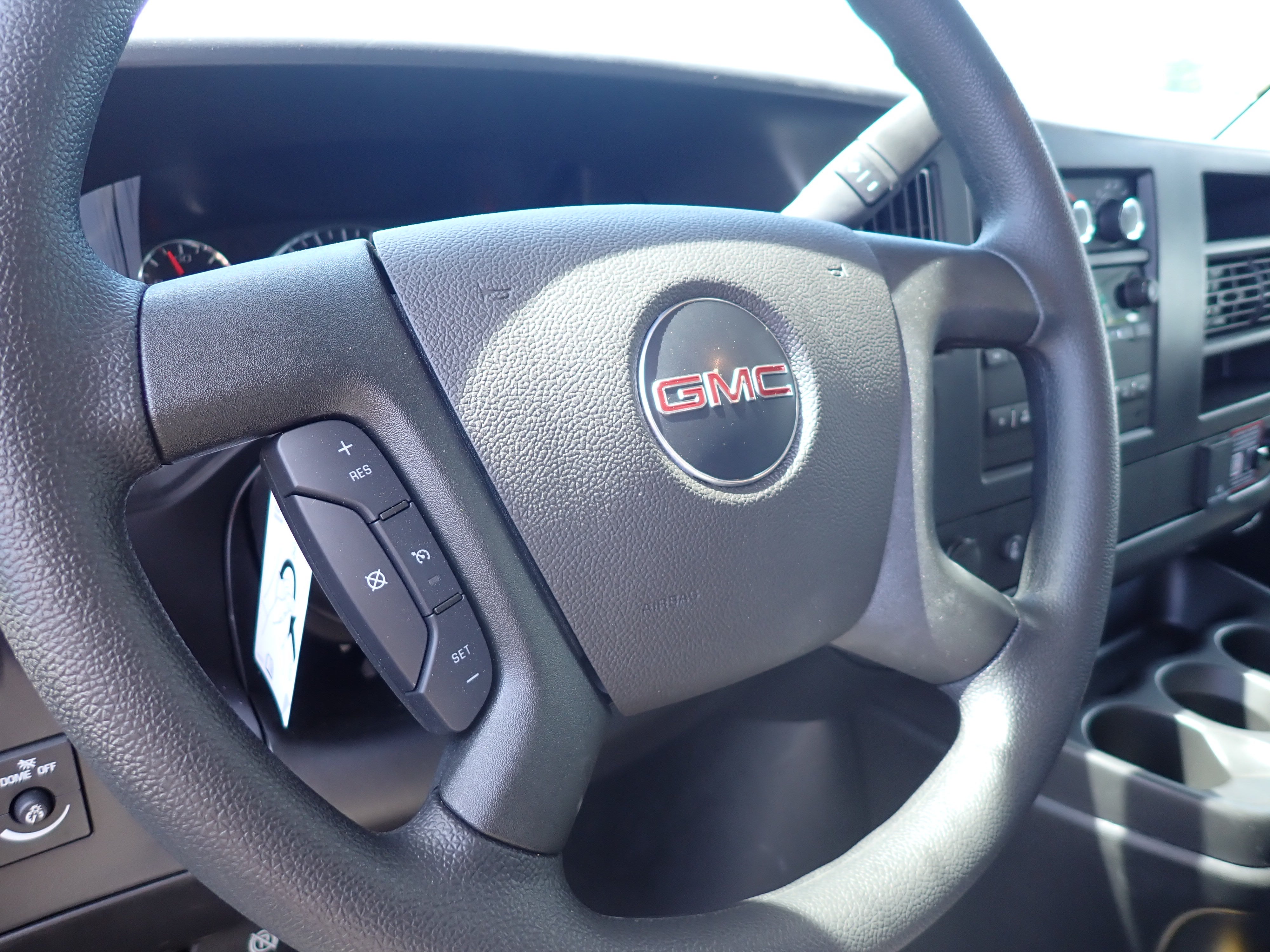 2026 GMC Savana Cutaway 3500 1WT