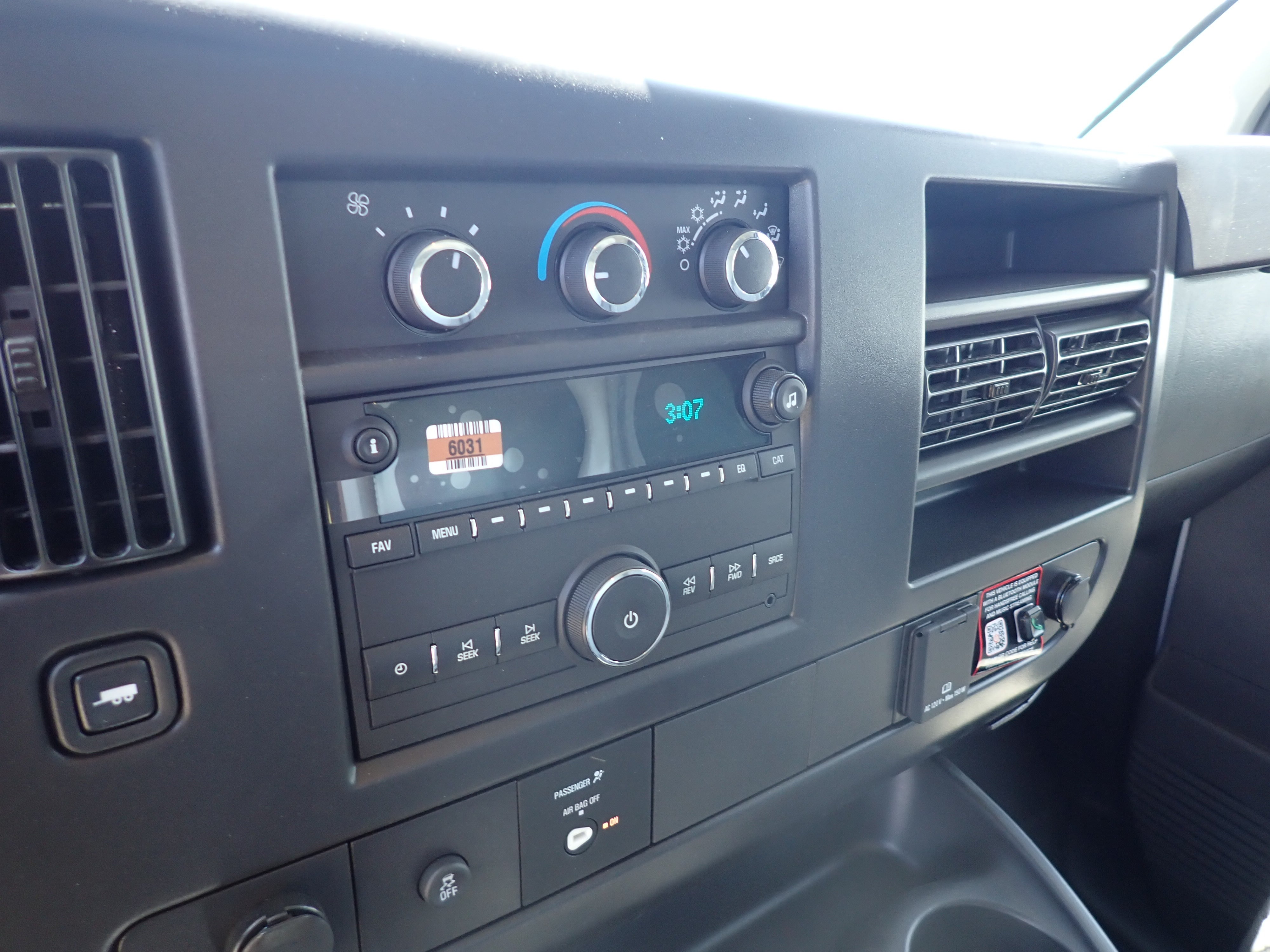 2026 GMC Savana Cutaway 3500 1WT
