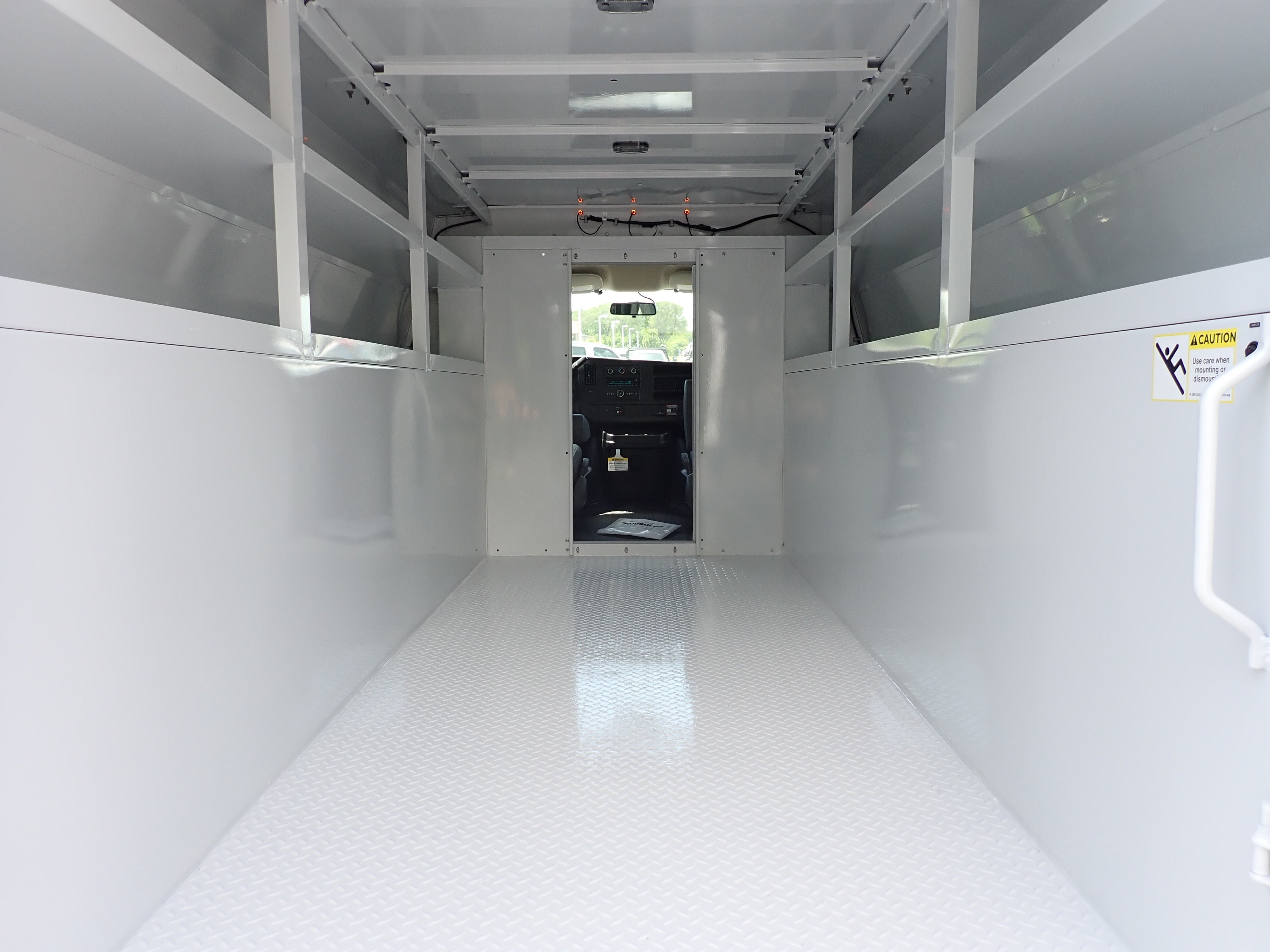 2026 GMC Savana Cutaway 3500 1WT