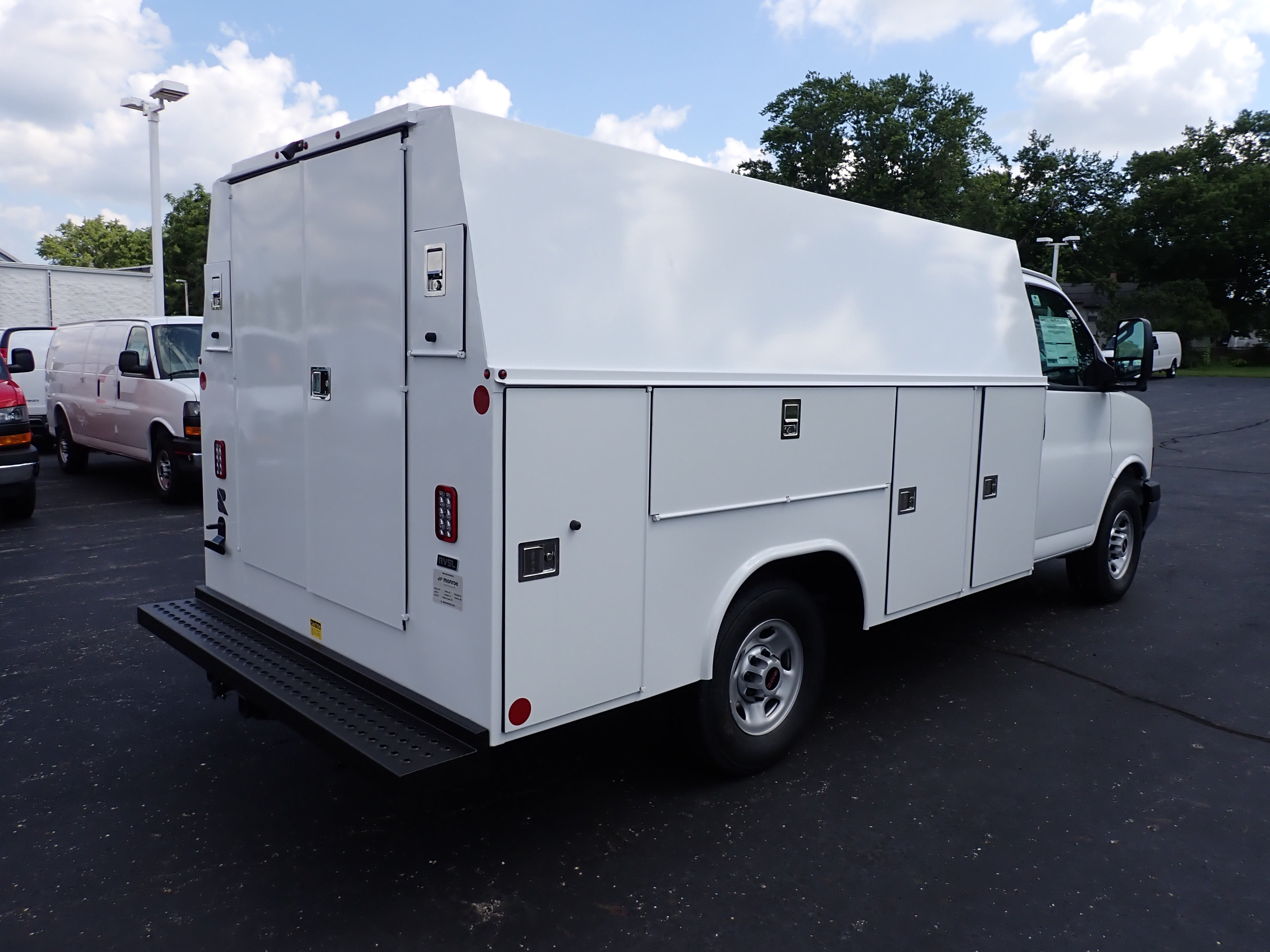 2026 GMC Savana Cutaway 3500 1WT