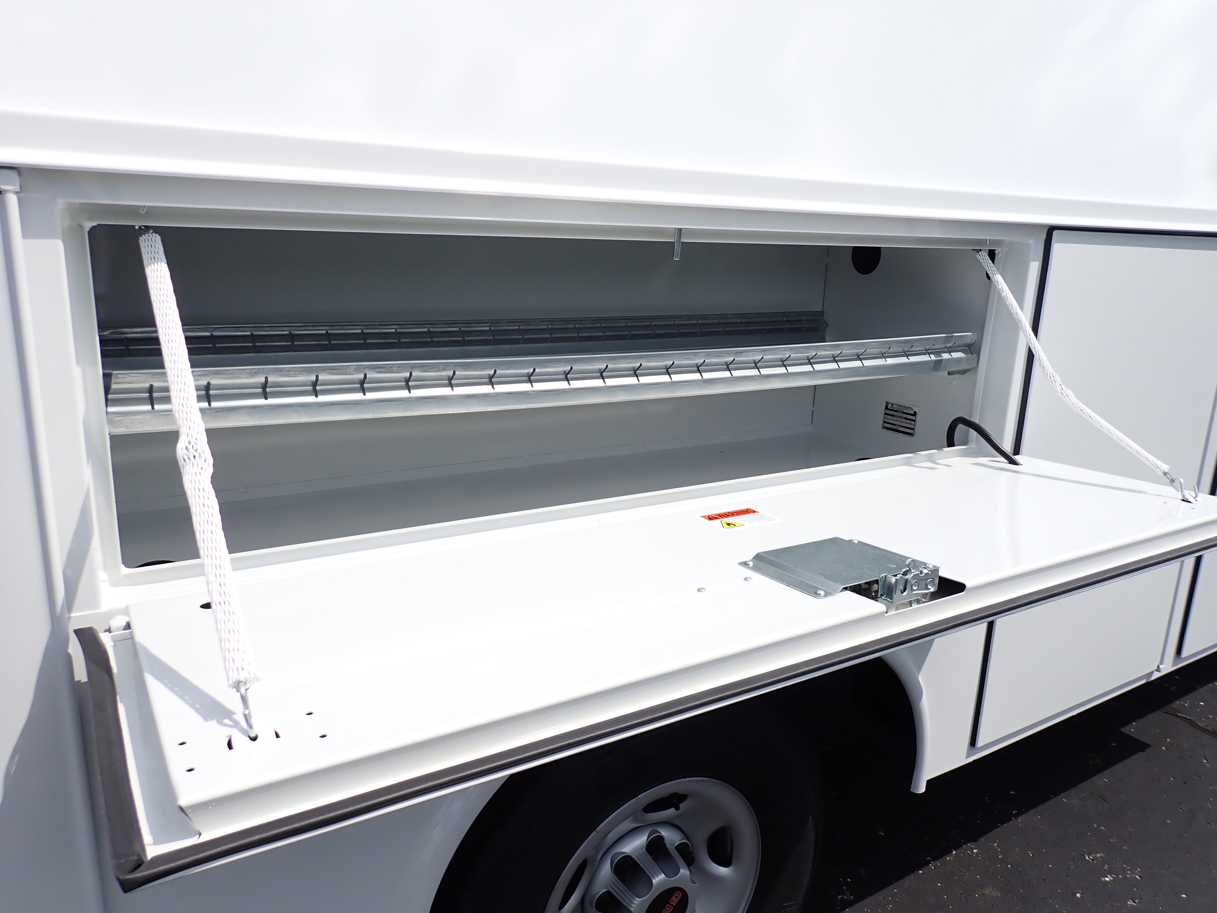 2026 GMC Savana Cutaway 3500 1WT