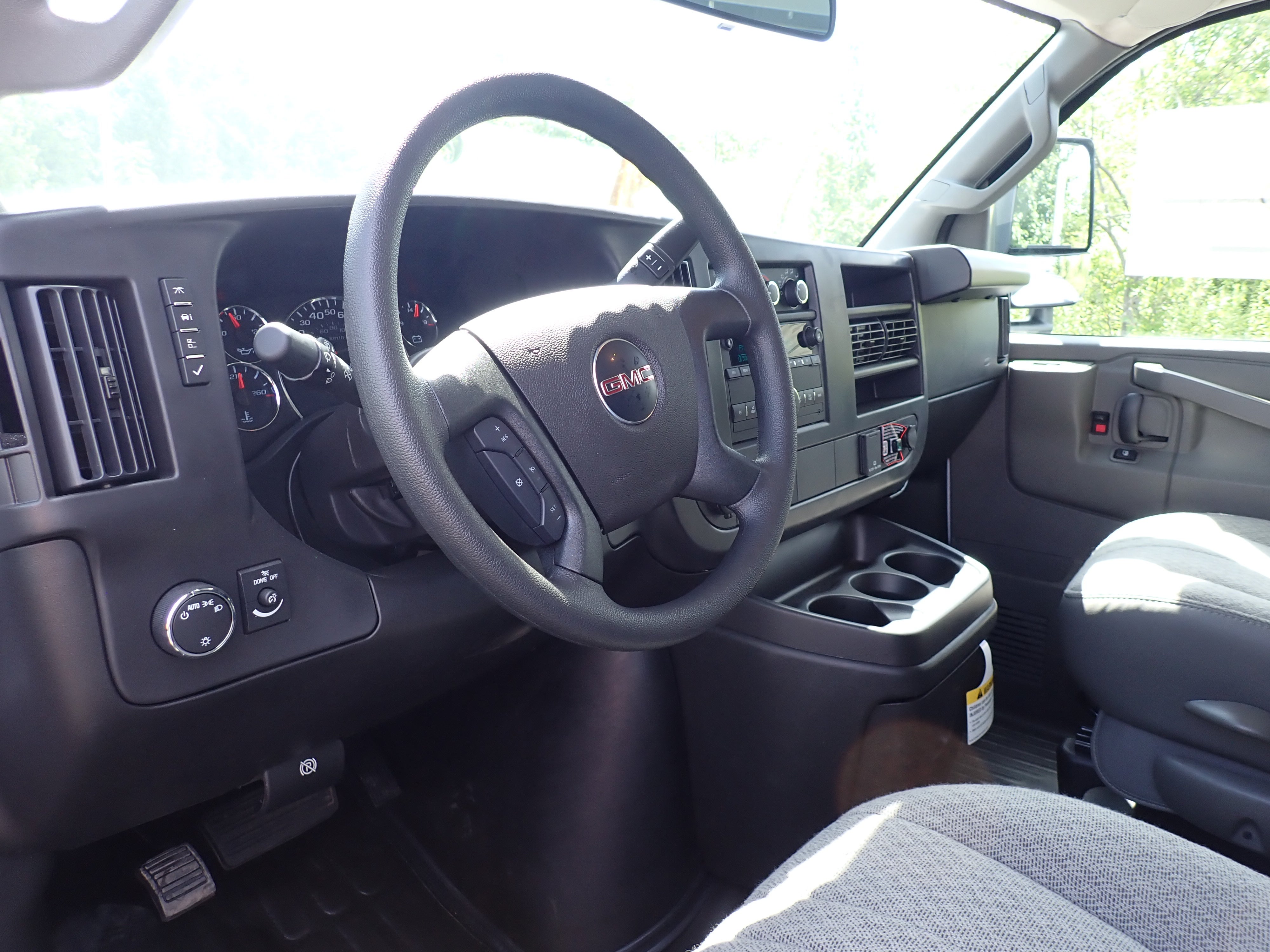 2026 GMC Savana Cutaway 3500 1WT