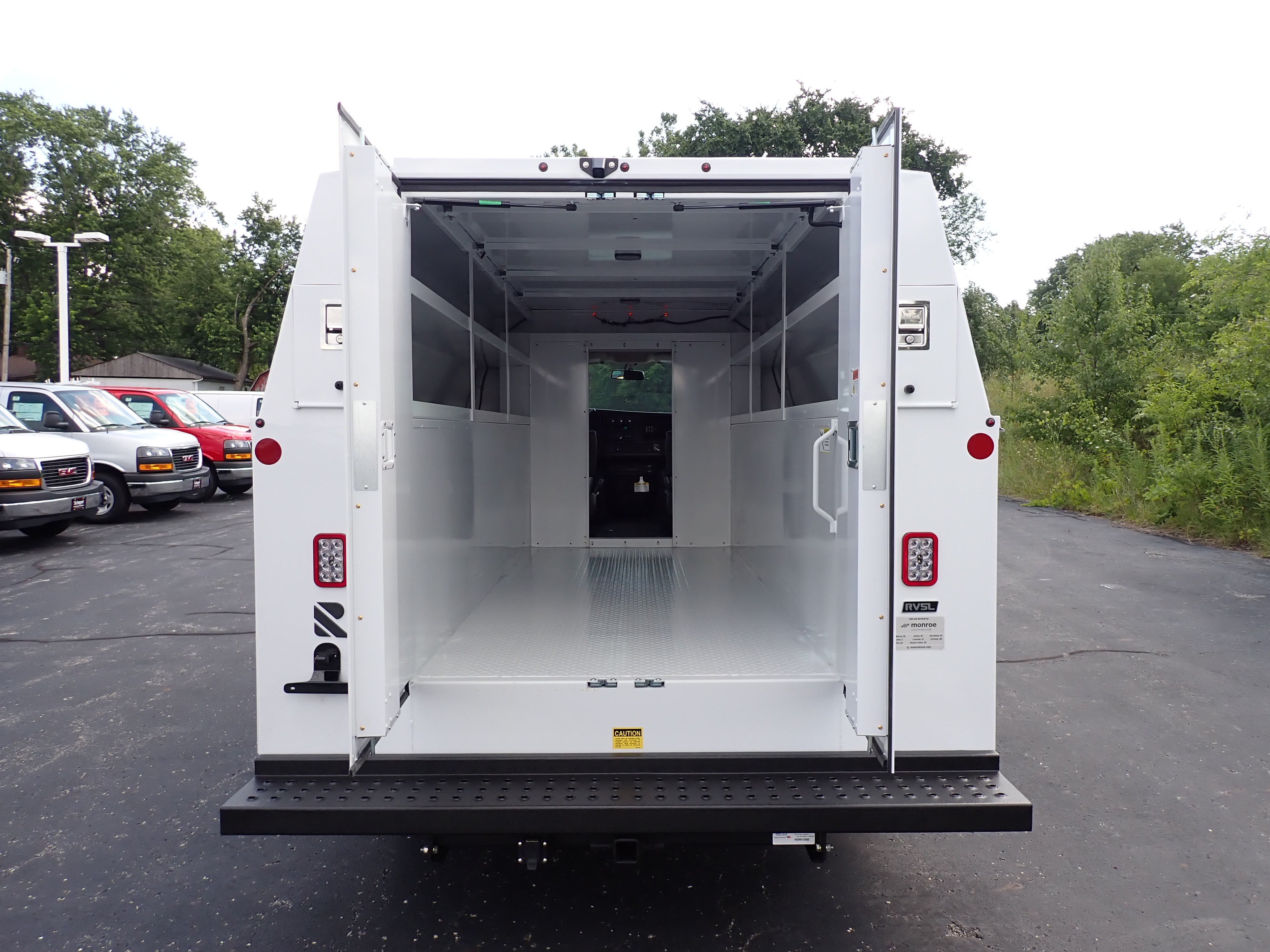 2026 GMC Savana Cutaway 3500 1WT