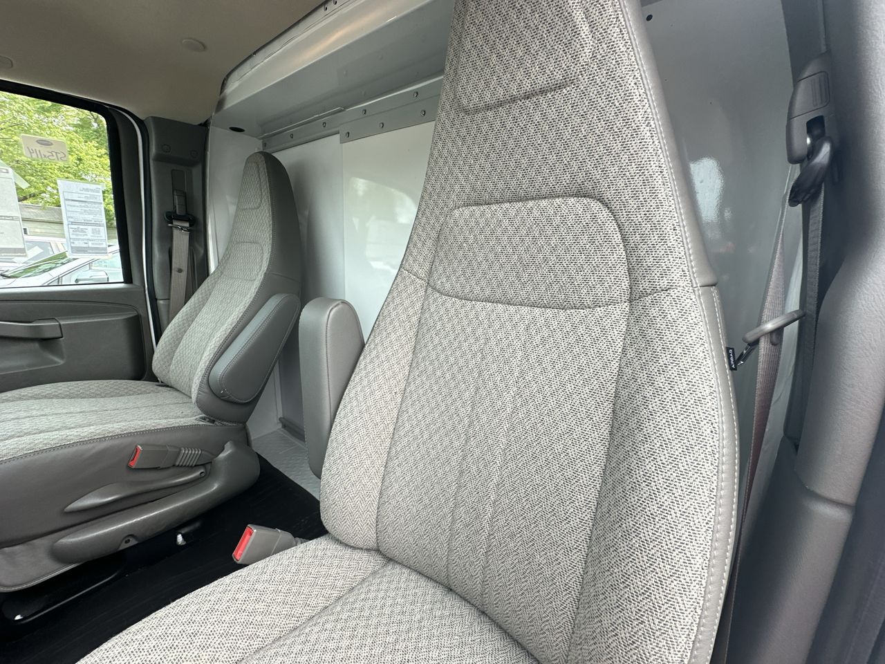 2025 GMC Savana Cutaway 3500 1WT