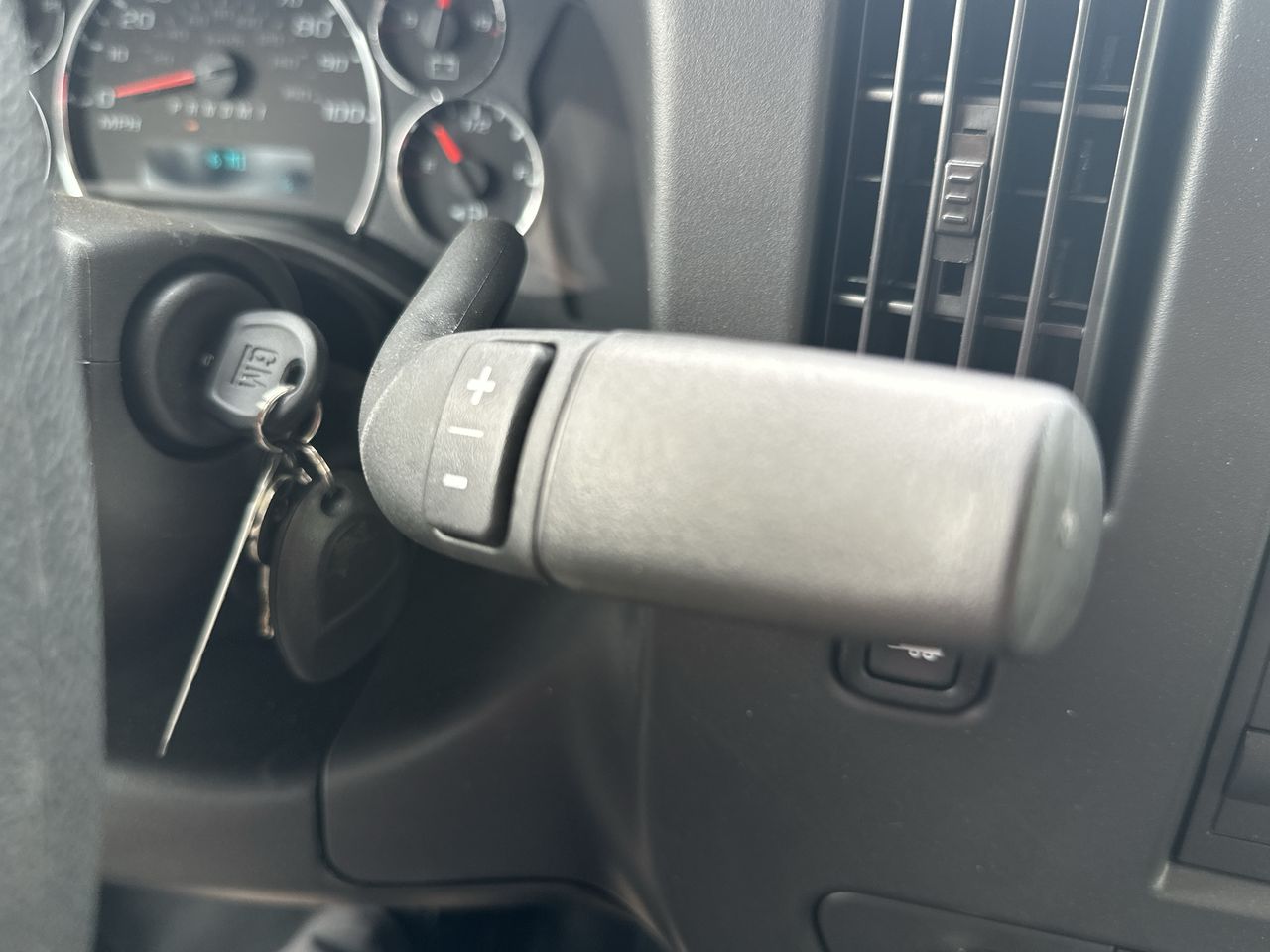 2025 GMC Savana Cutaway 3500 1WT