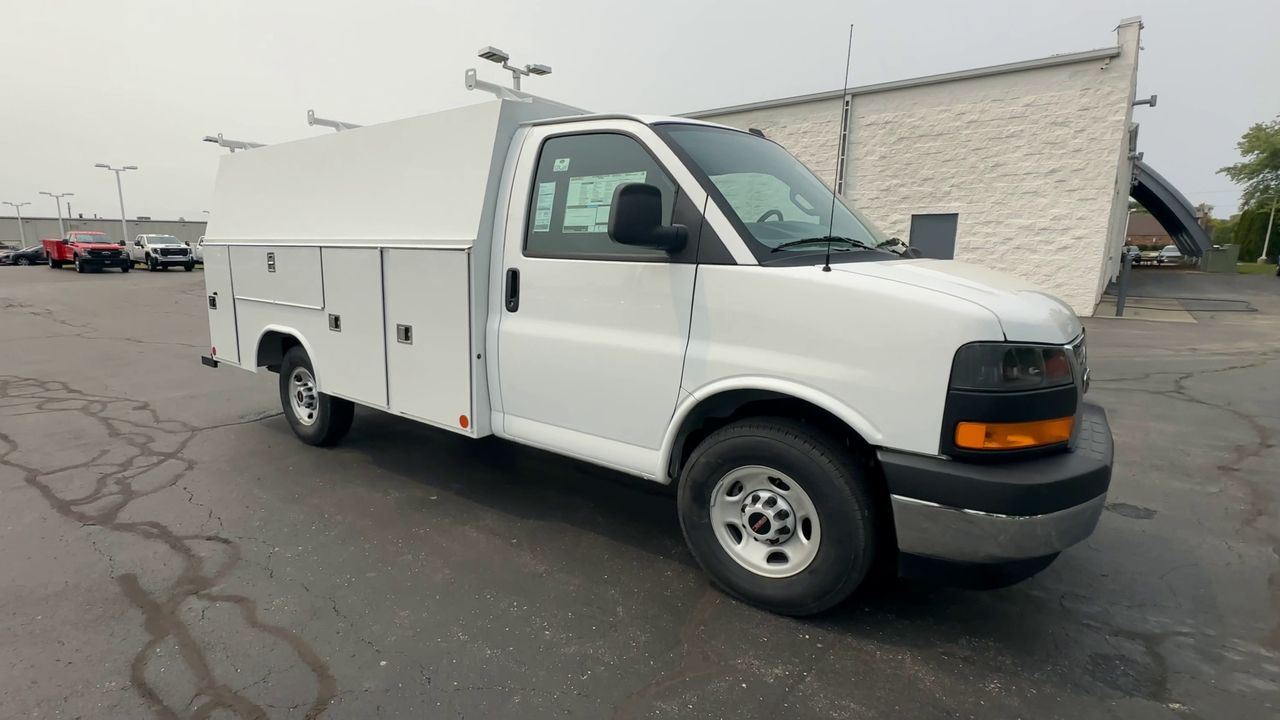 2025 GMC Savana Cutaway 3500 1WT