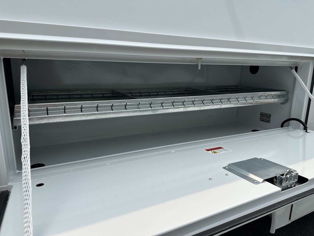 2025 GMC Savana Cutaway 3500 1WT