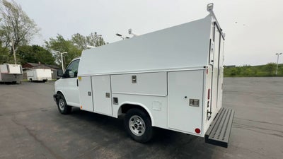 2025 GMC Savana Cutaway 3500 1WT