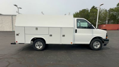 2025 GMC Savana Cutaway 3500 1WT