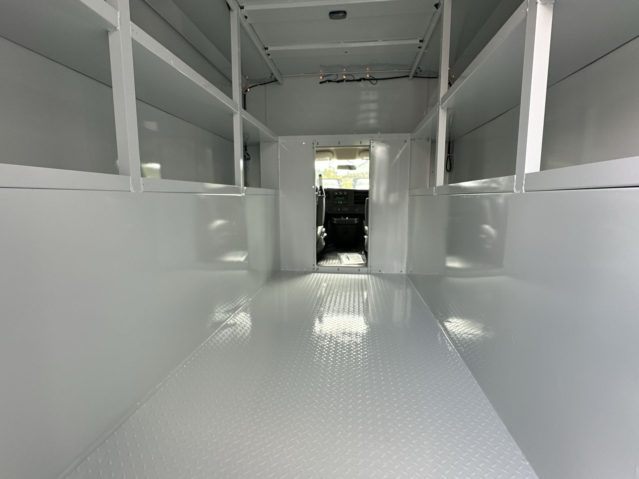 2025 GMC Savana Cutaway 3500 1WT