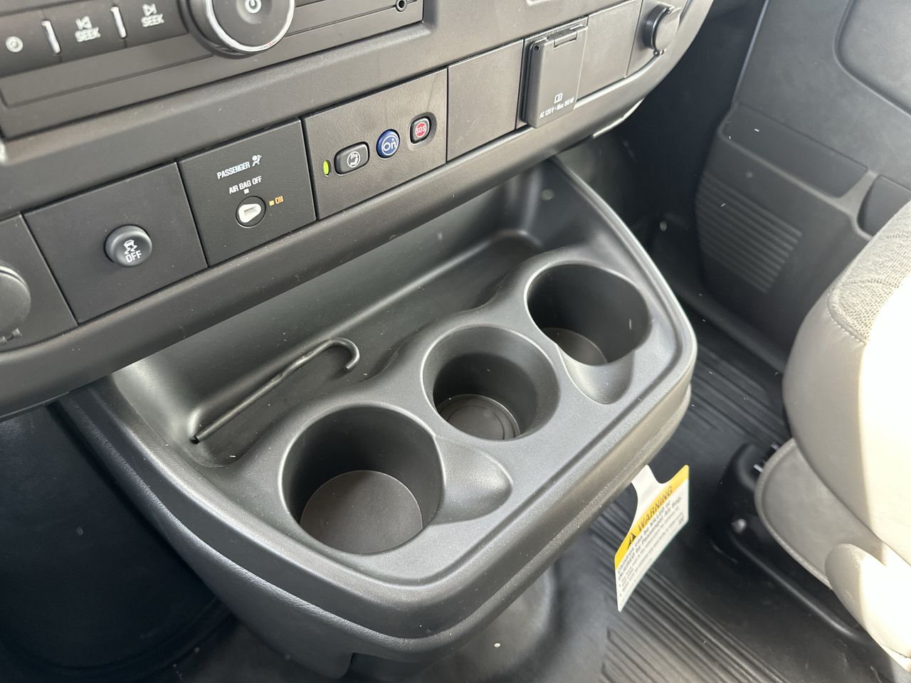 2025 GMC Savana Cutaway 3500 1WT